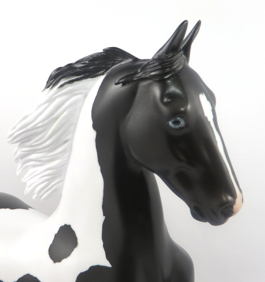 CENTER SPOT-LE-6 BLACK PINTO SADDLEBRED MODEL HORSE 2/12/20
