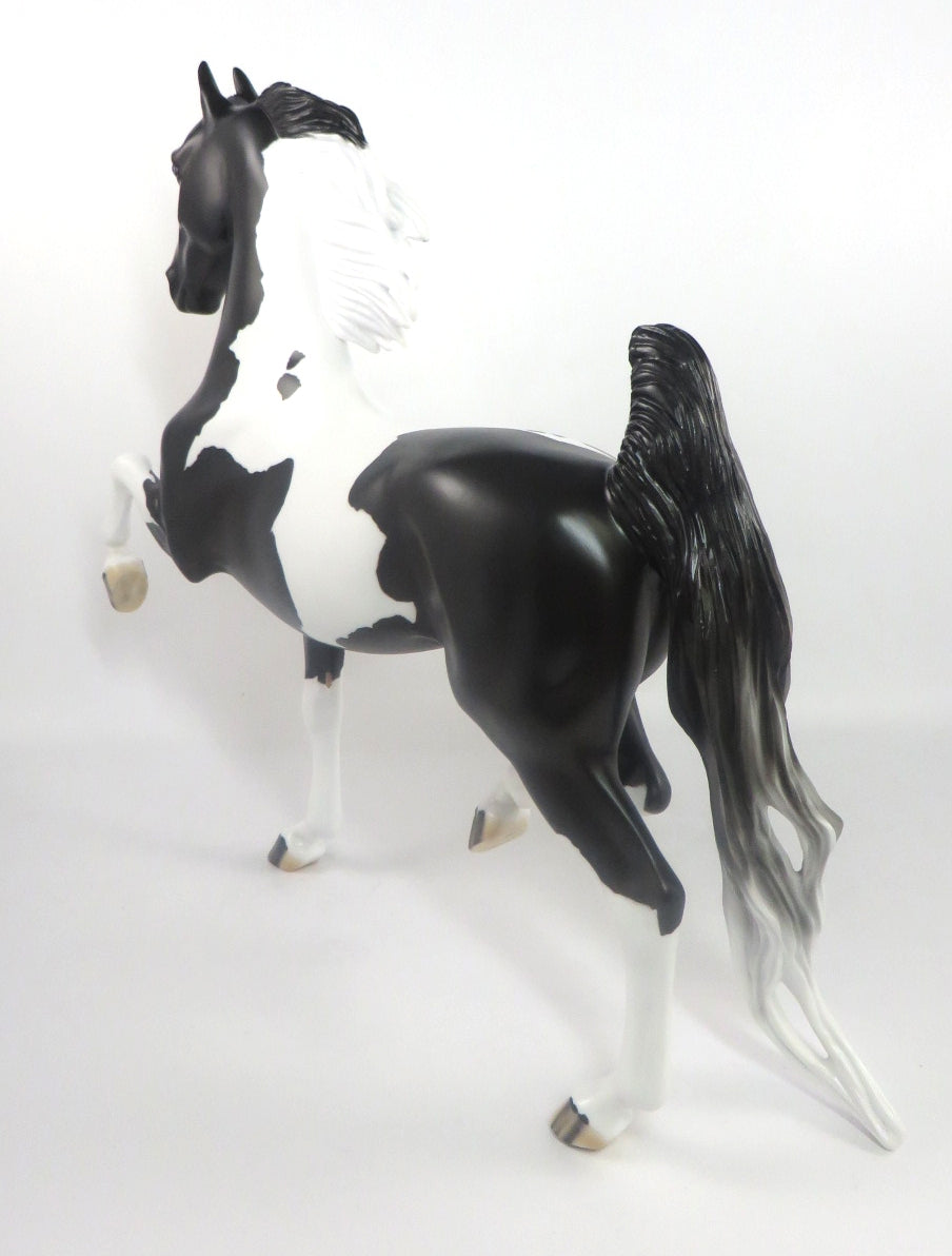 CENTER SPOT-LE-6 BLACK PINTO SADDLEBRED MODEL HORSE 2/12/20
