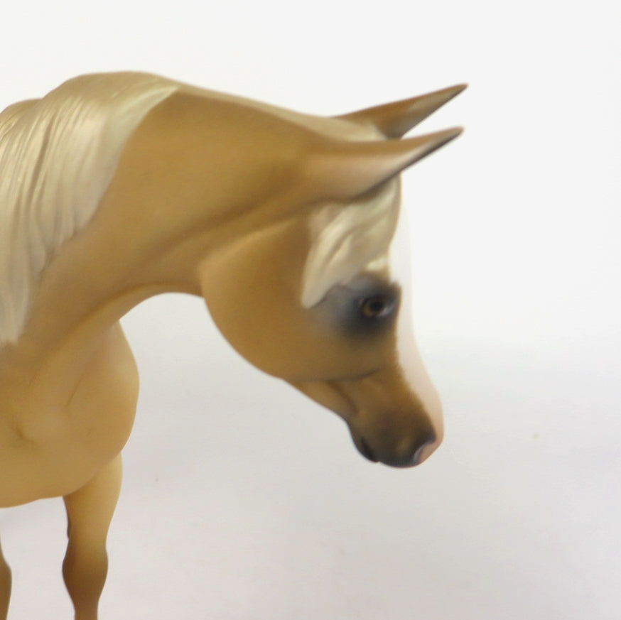 CHRISTMAS SPRITZ-OOAK PALOMINO ARABIAN MARE PEBBNLES WHS 19