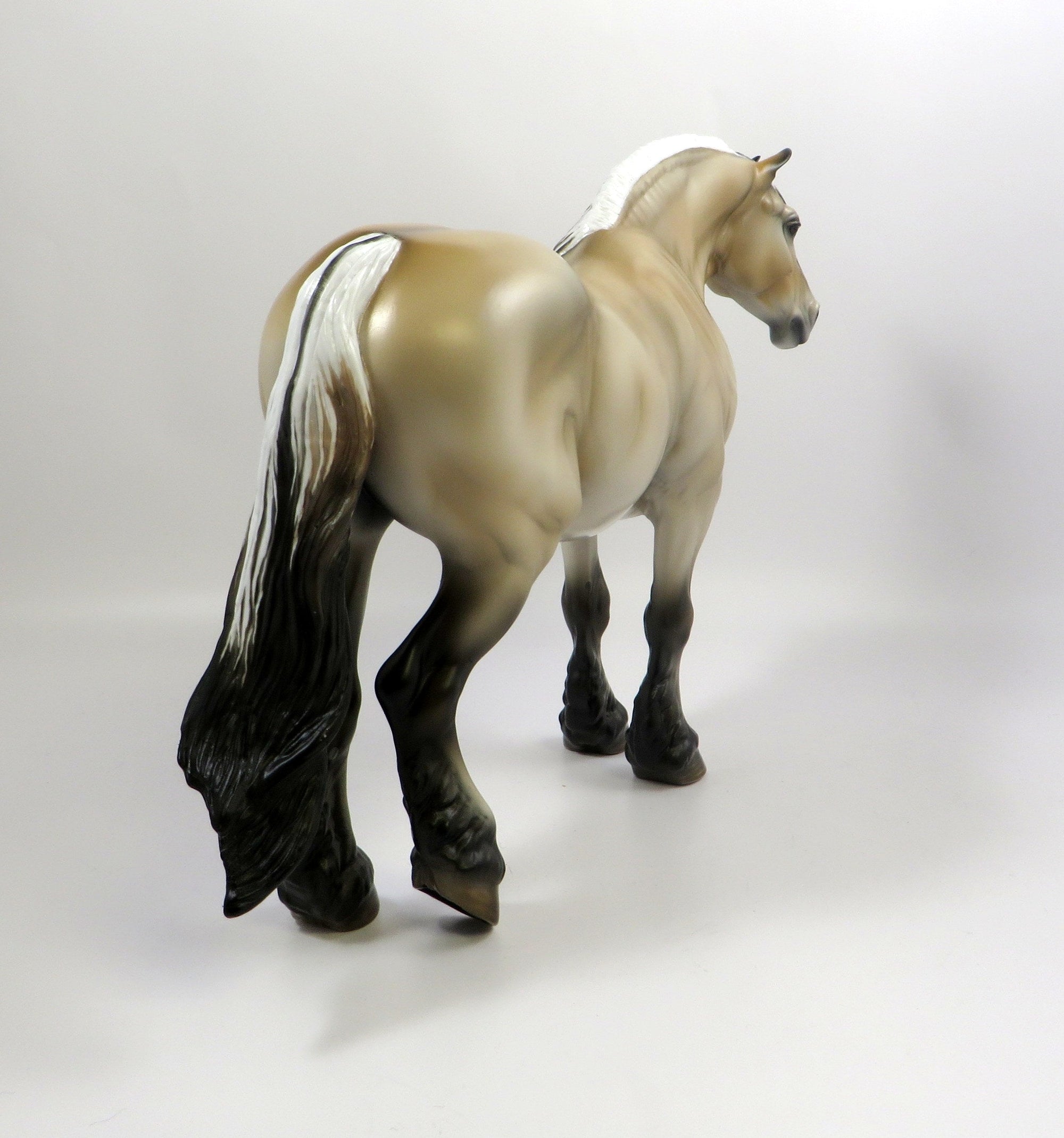CLEOPATRA-OOAK NORWEGIAN FJORD MODEL HORSE EQ 19