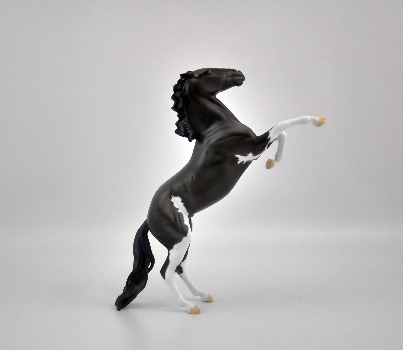 DAVEY GREY-OOAK REARING PEBBLES BY DAWN QUICK