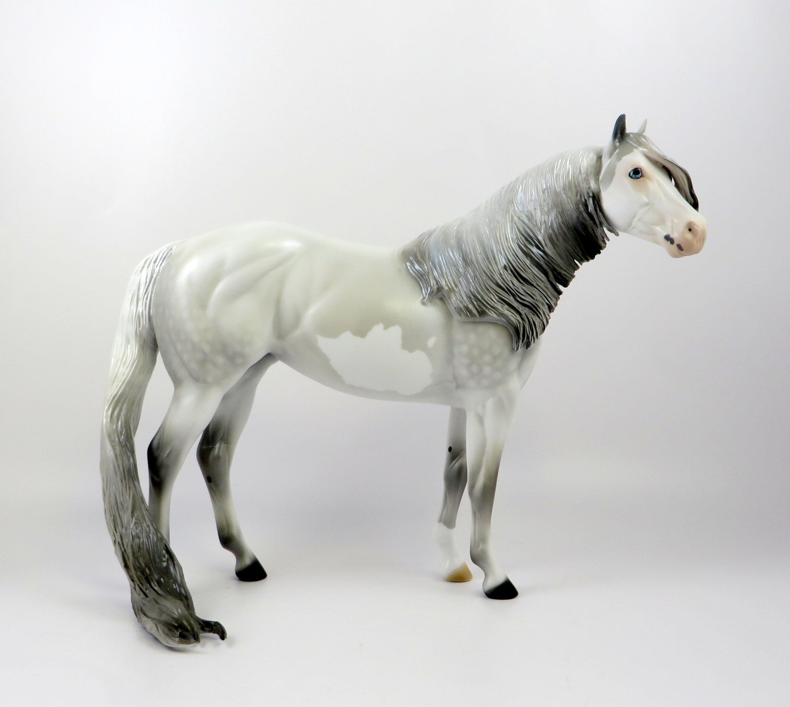 DUCHESS OF SUSSEX-LE-5 CUSTOM DAPPLE GREY ISH MODEL HORSE EQ 19