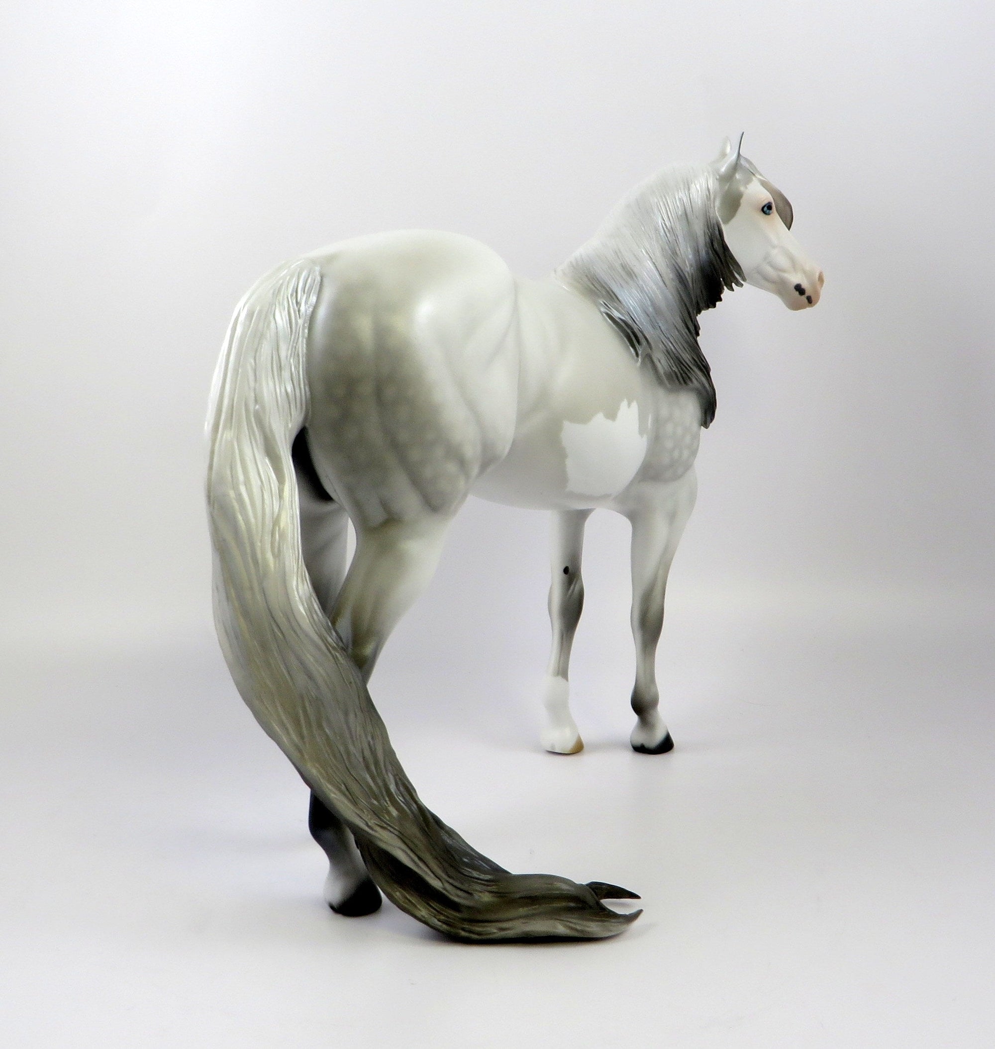 DUCHESS OF SUSSEX-LE-5 CUSTOM DAPPLE GREY ISH MODEL HORSE EQ 19