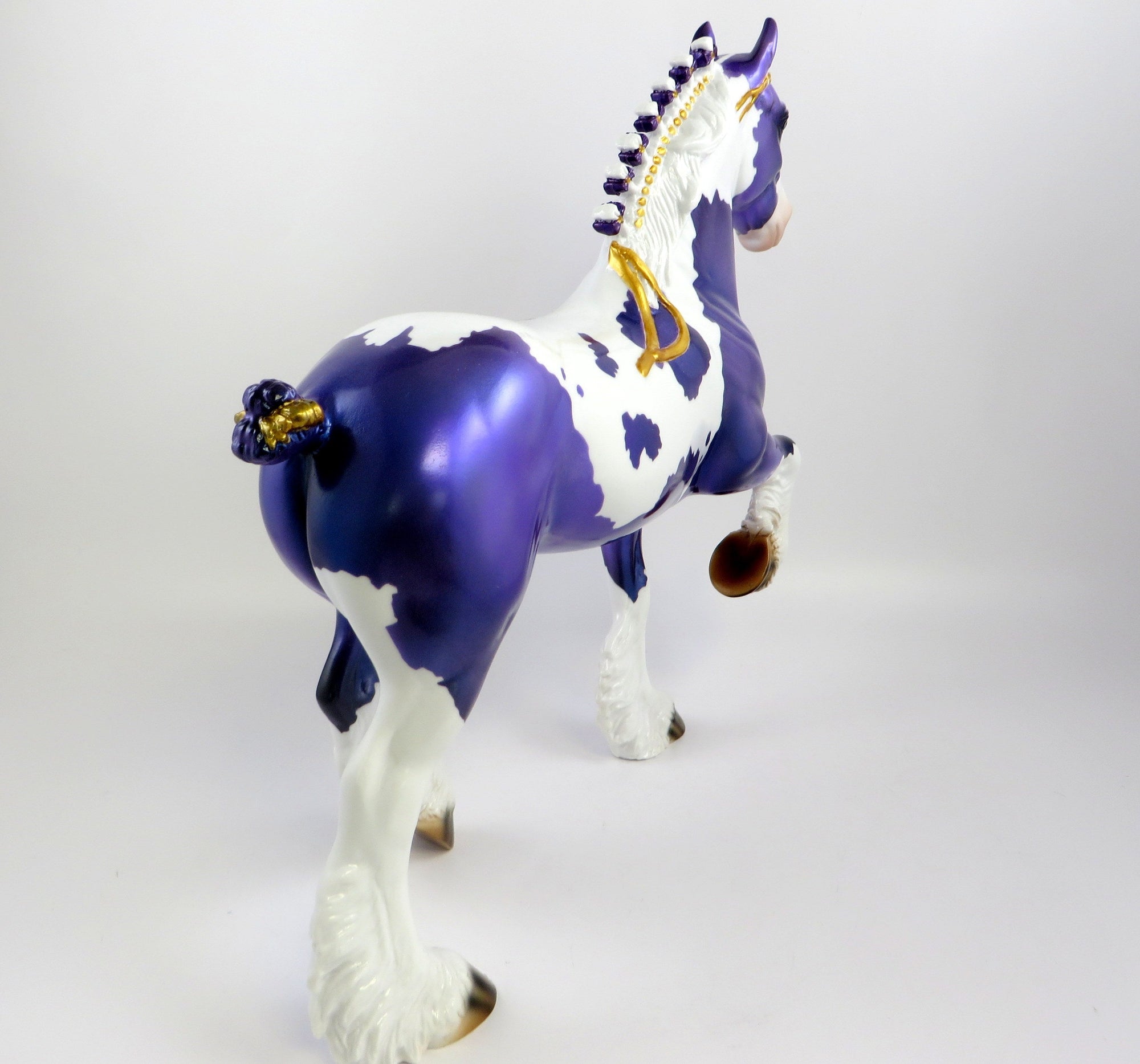 AMETHYST TROTTING DRAFT MODEL HORSE EQ 19