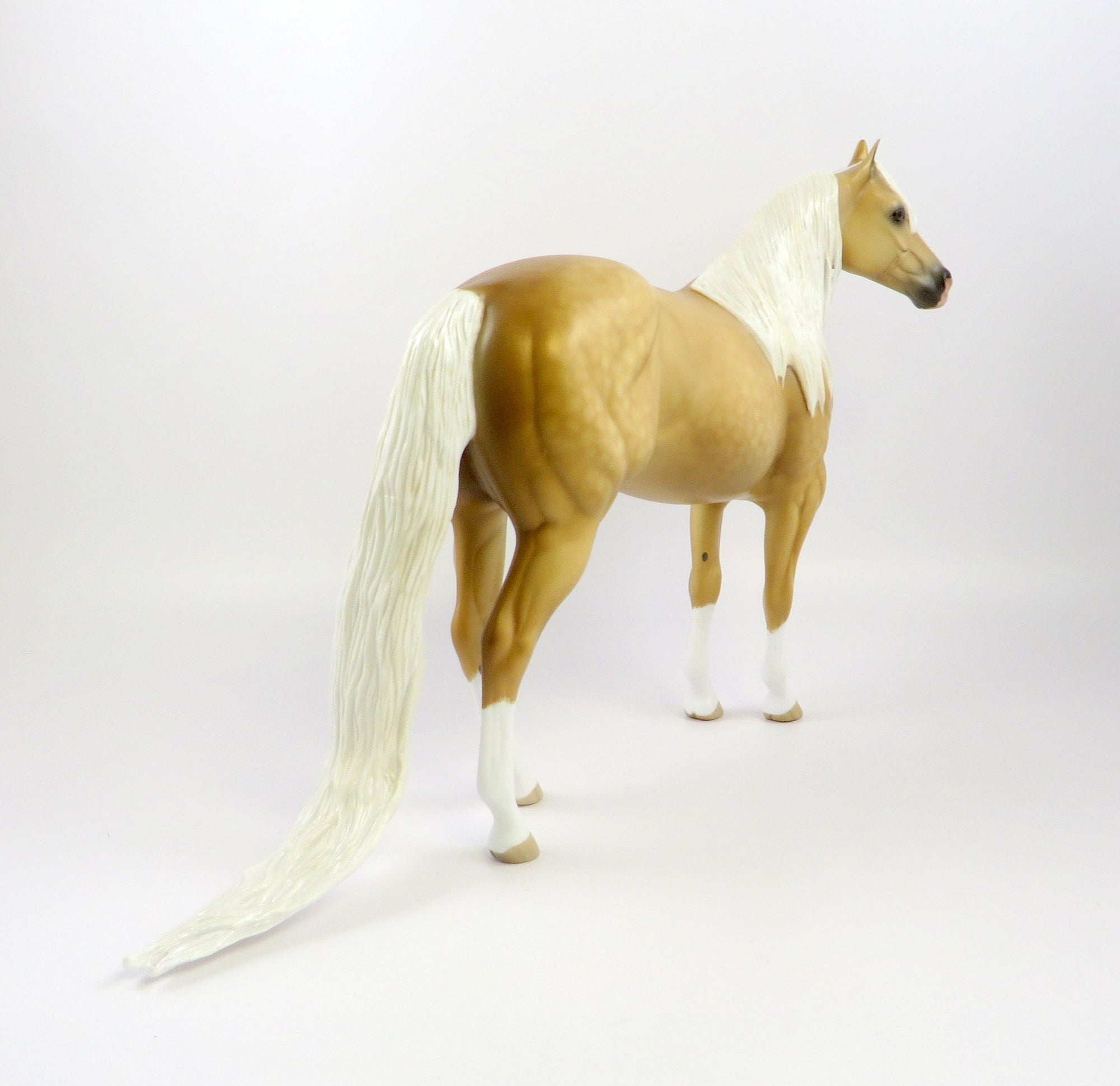 DRAGONSTONE-OOAK PALOMINO ISH MODEL HORSE BY SHERYL LEISURE EQ 19