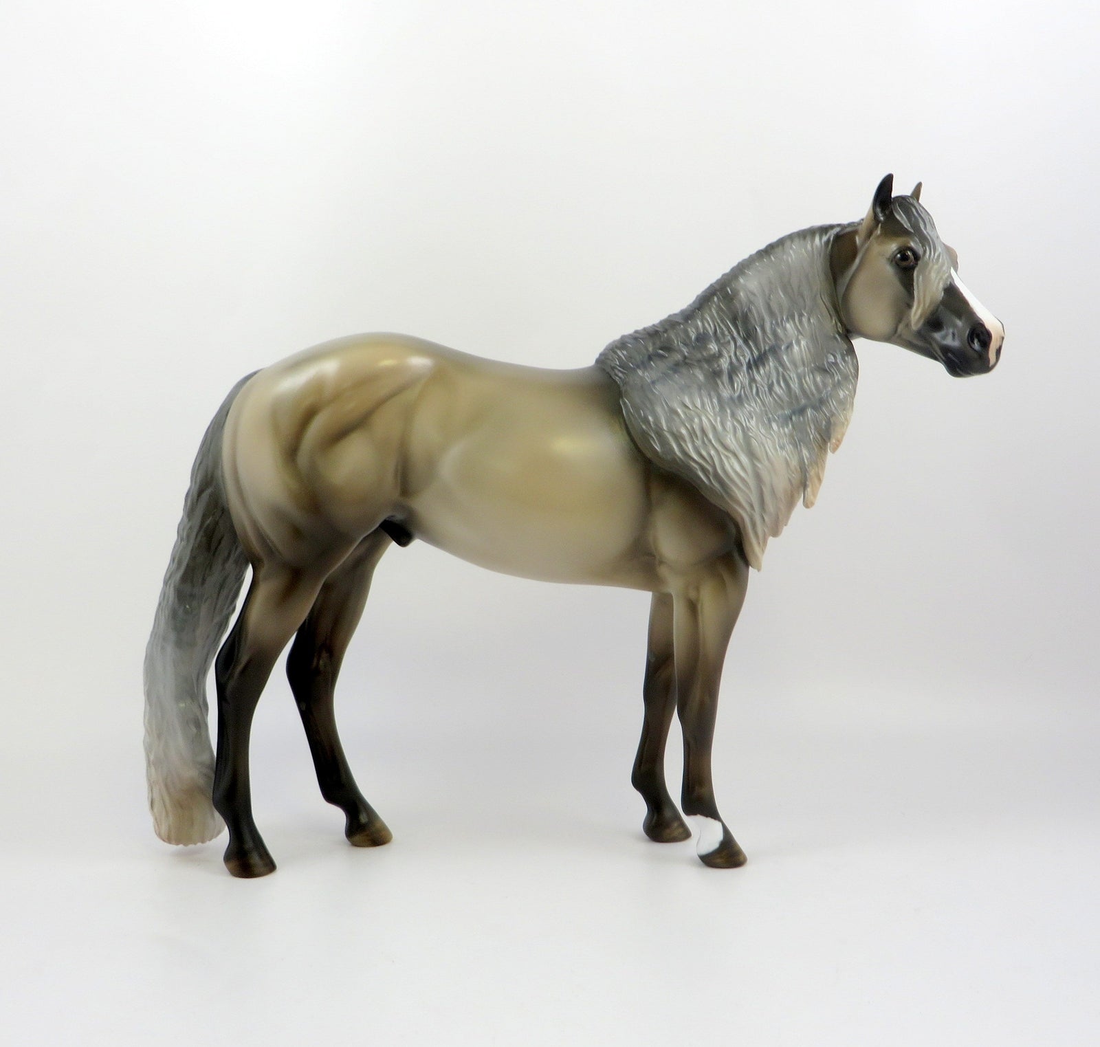 DUKE-OOAK DUNALINO ISH MODEL HORSE EQ 19