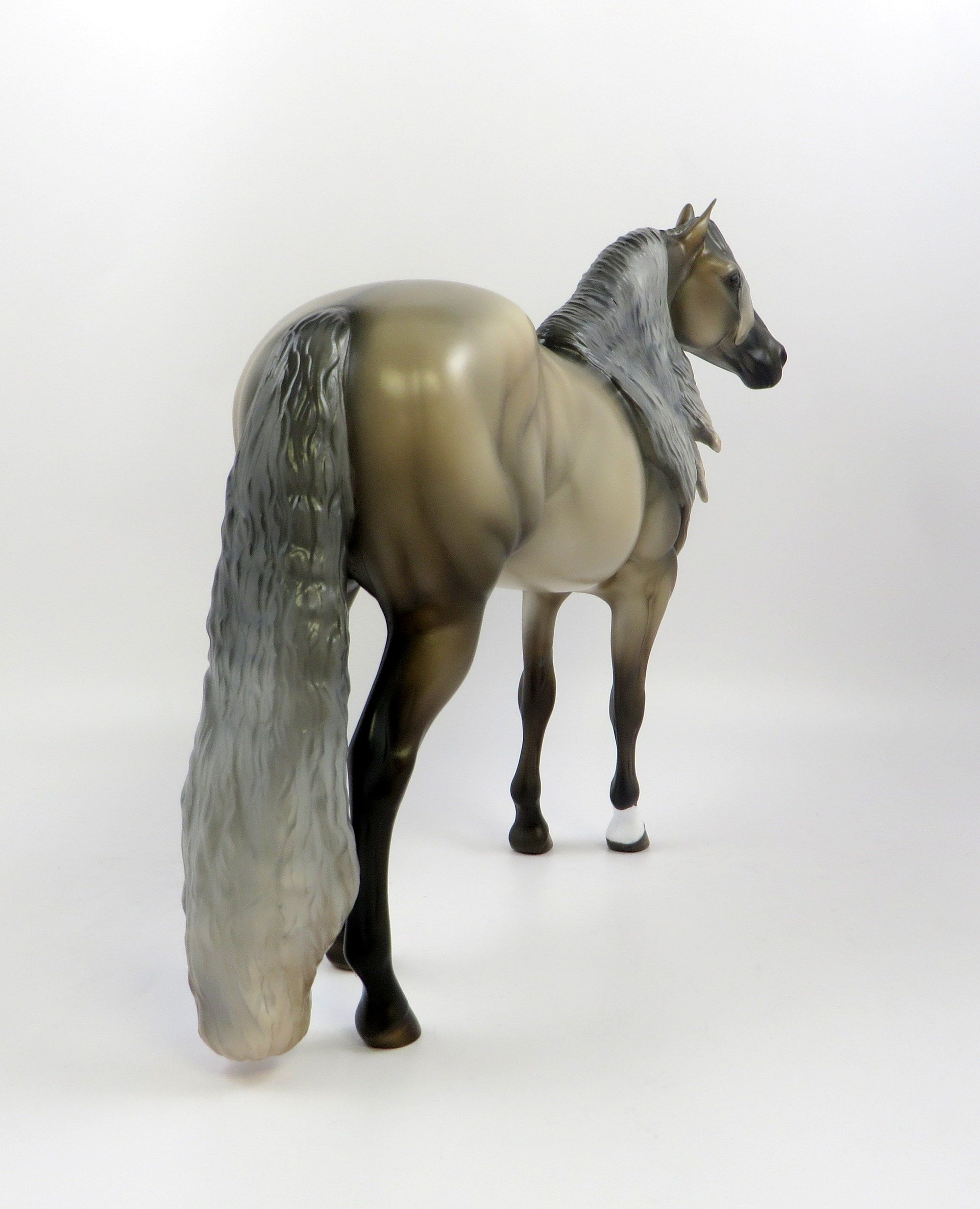 DUKE-OOAK DUNALINO ISH MODEL HORSE EQ 19