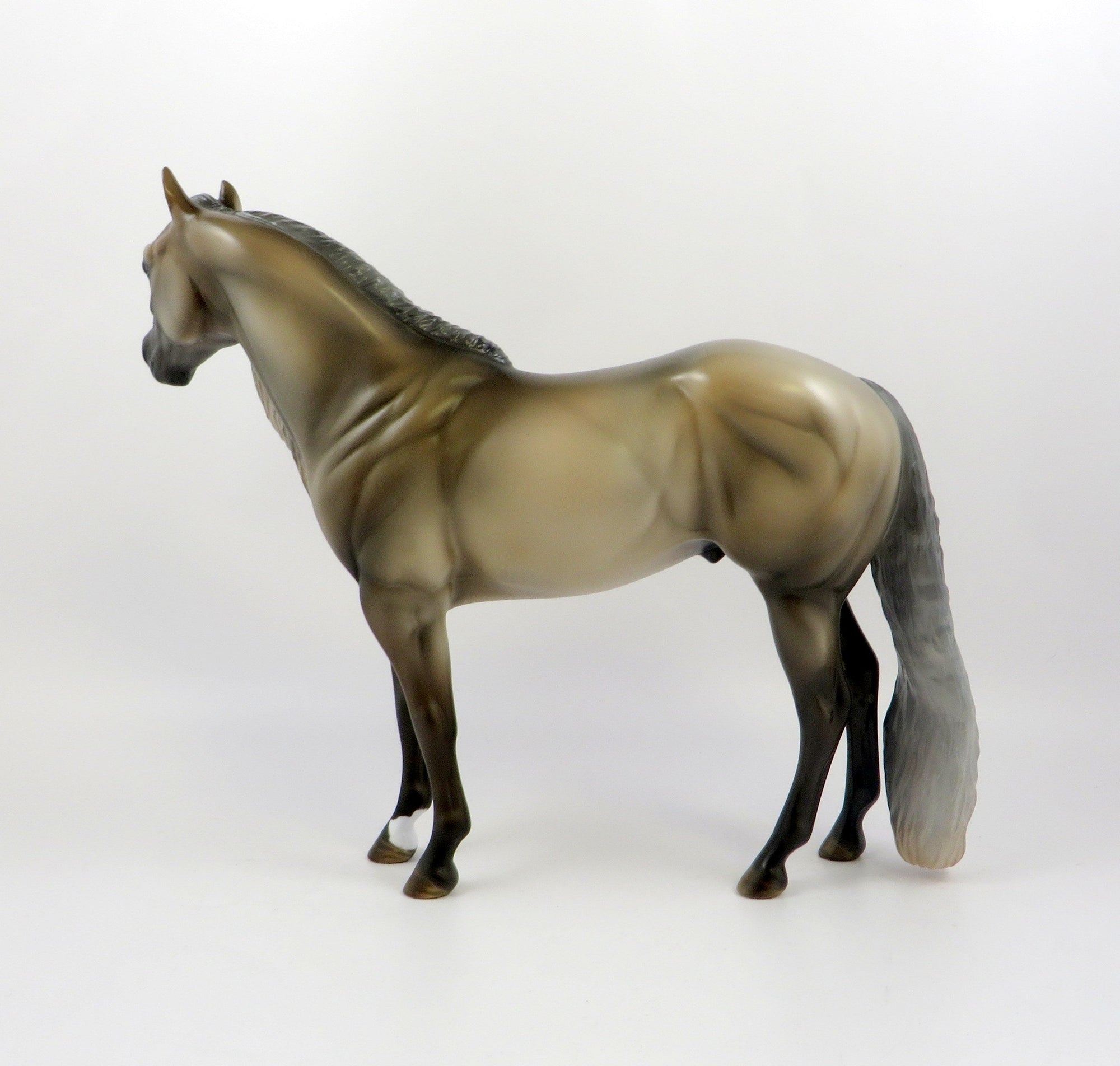 DUKE-OOAK DUNALINO ISH MODEL HORSE EQ 19