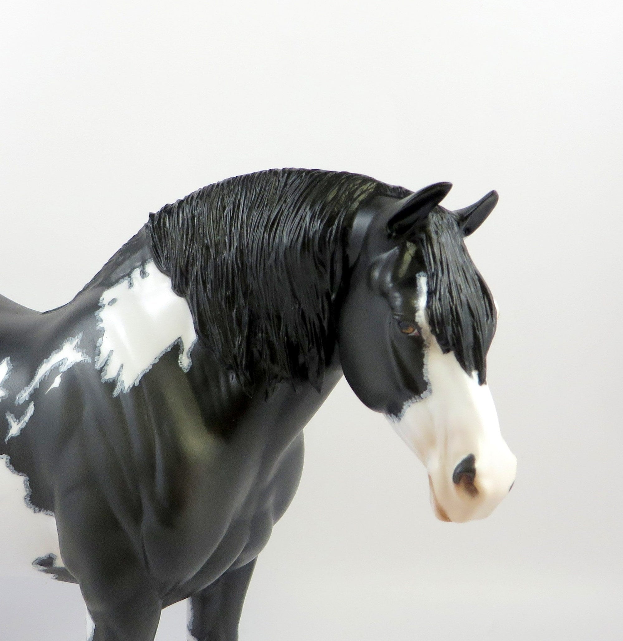 ENGUERRAND-OOAK BLACK OVERO WITH MAPPING HEAVY DRAFT MODEL HORSE EQ 19