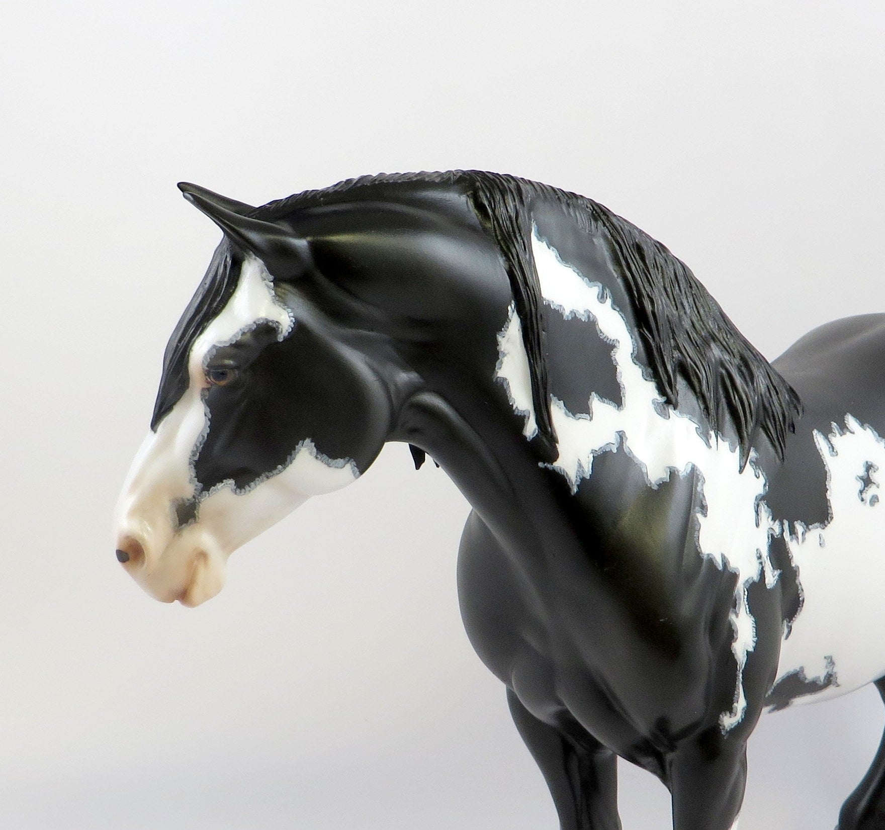 ENGUERRAND-OOAK BLACK OVERO WITH MAPPING HEAVY DRAFT MODEL HORSE EQ 19