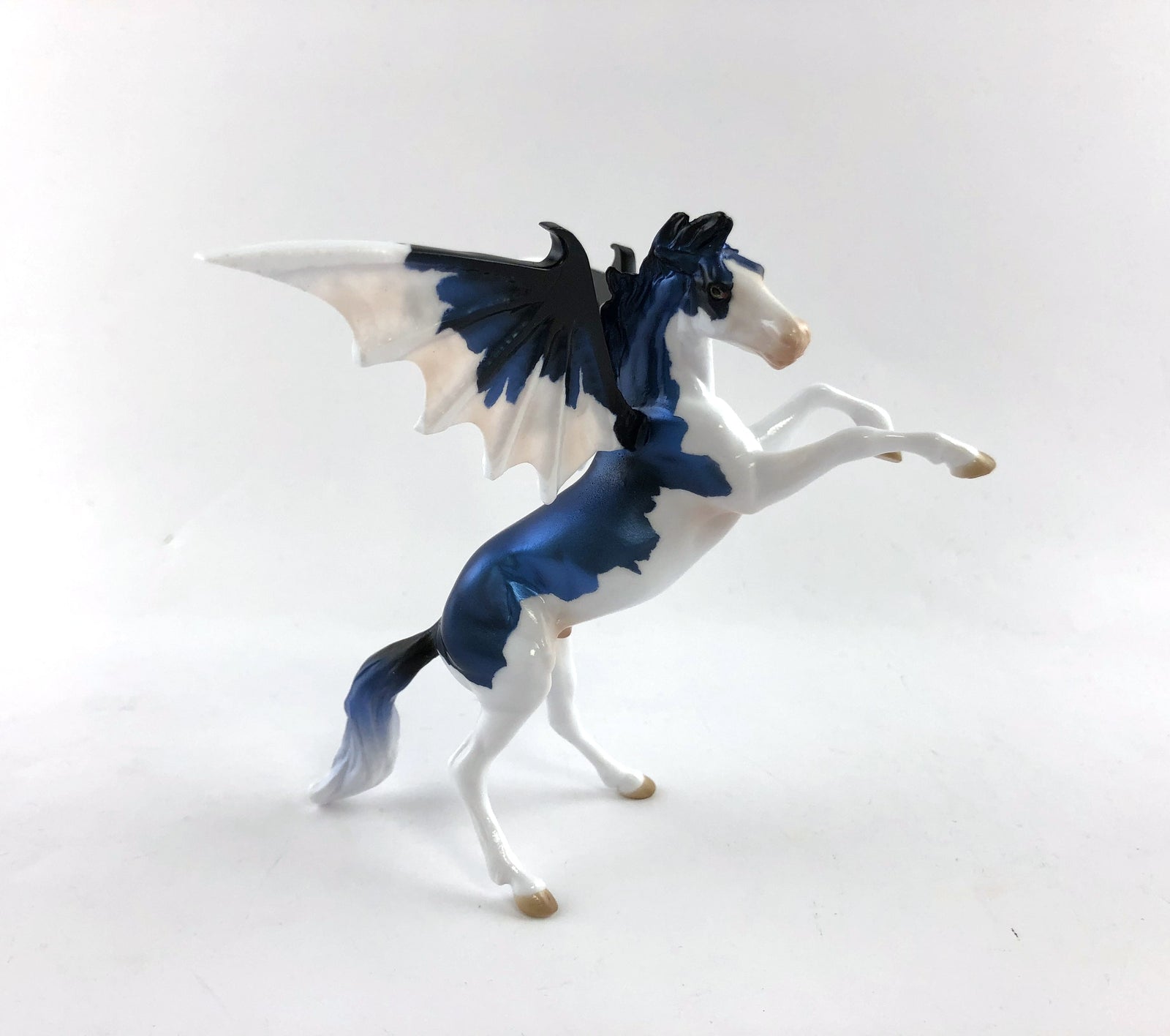 FANG -OOAK BLUE REARING BAT CHIP DECORATOR BY AUDREY DIXON MM19