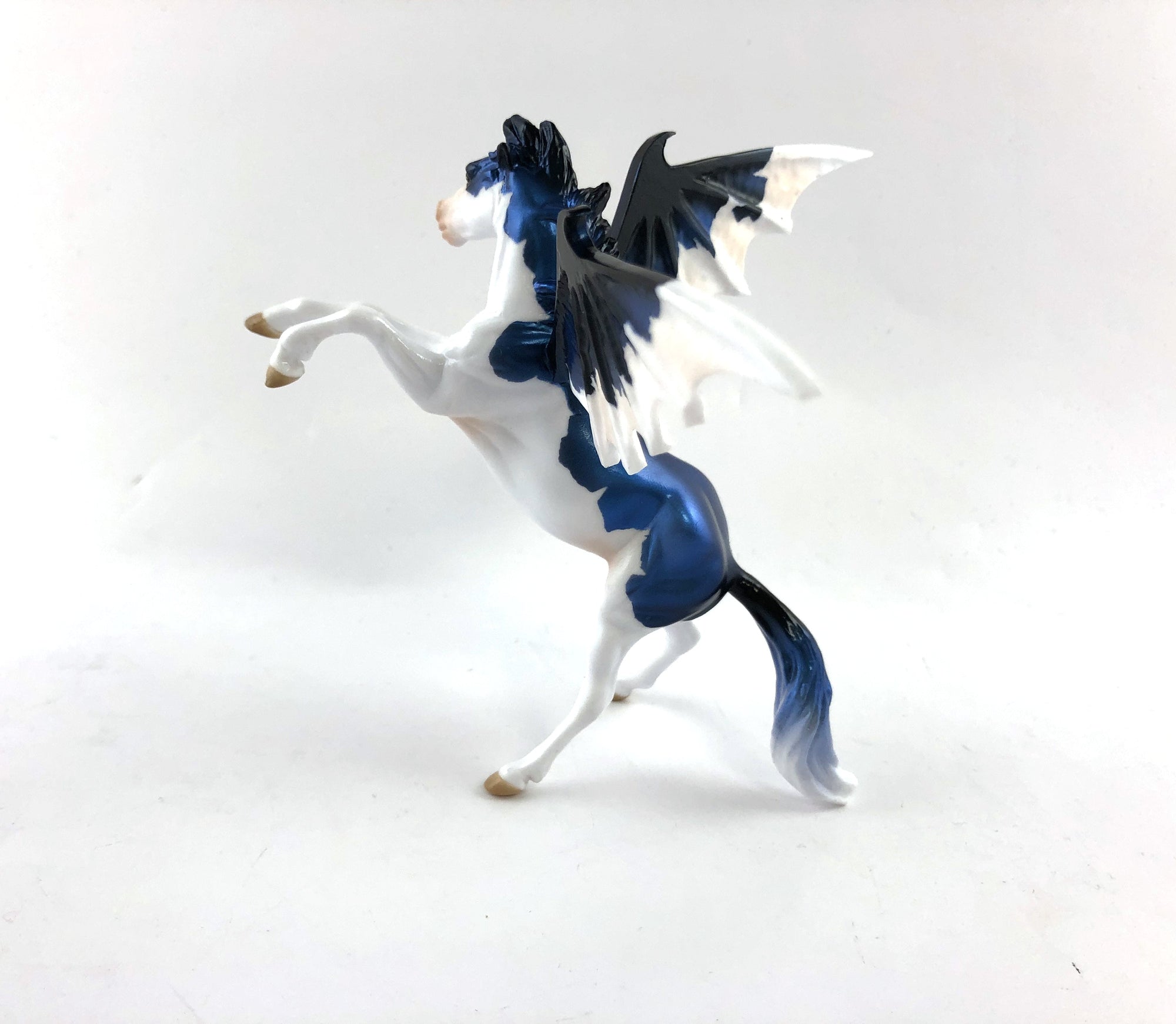 FANG -OOAK BLUE REARING BAT CHIP DECORATOR BY AUDREY DIXON MM19