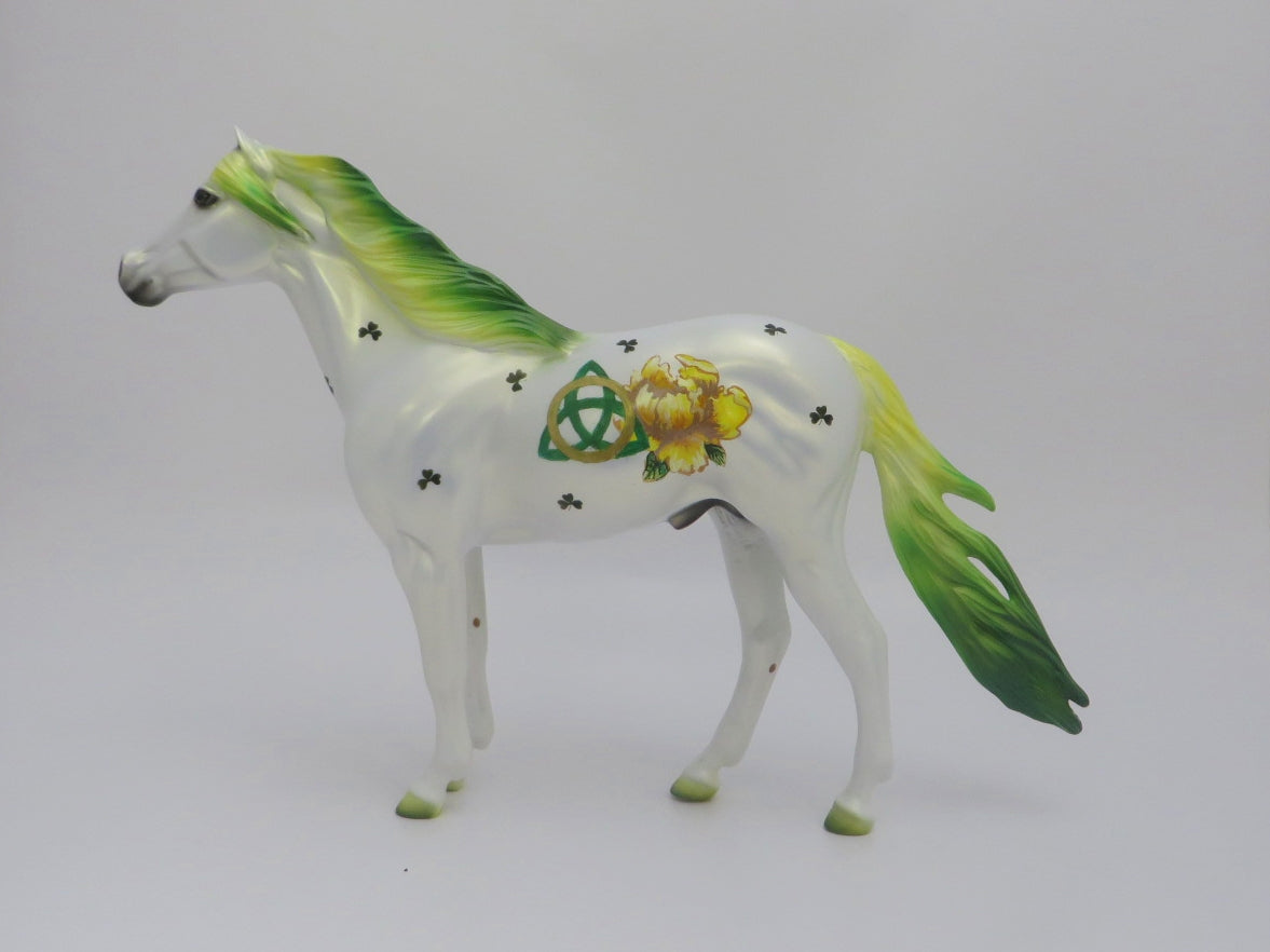 FINDLAY -- OOAK ST. PATRICKS DAY DECORATOR WITH PAINTED FLOWERS MUSTANG  BY DAWN QUICK 3/5/20