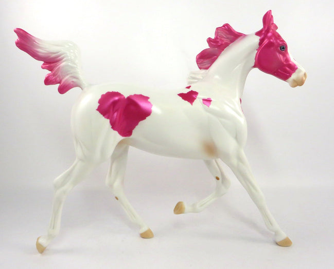 FLASHY HEART-OOAK WHITE & PINK DECORATOR YEARLING MODEL HORSE BY KAYLA WESSE SB20