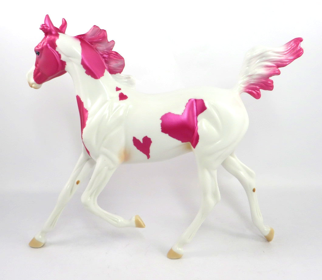 FLASHY HEART-OOAK WHITE & PINK DECORATOR YEARLING MODEL HORSE BY KAYLA WESSE SB20