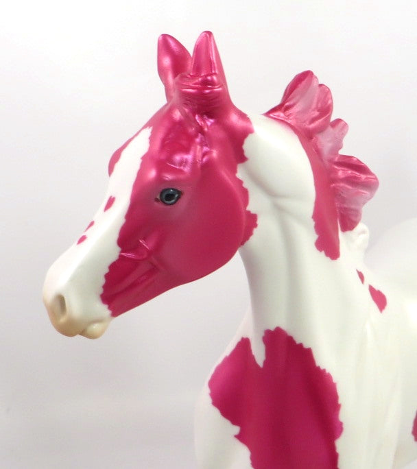 FLASHY HEART-OOAK WHITE & PINK DECORATOR YEARLING MODEL HORSE BY KAYLA WESSE SB20