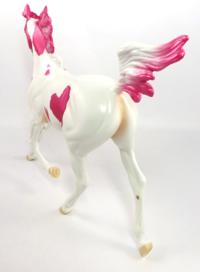 FLASHY HEART-OOAK WHITE & PINK DECORATOR YEARLING MODEL HORSE BY KAYLA WESSE SB20