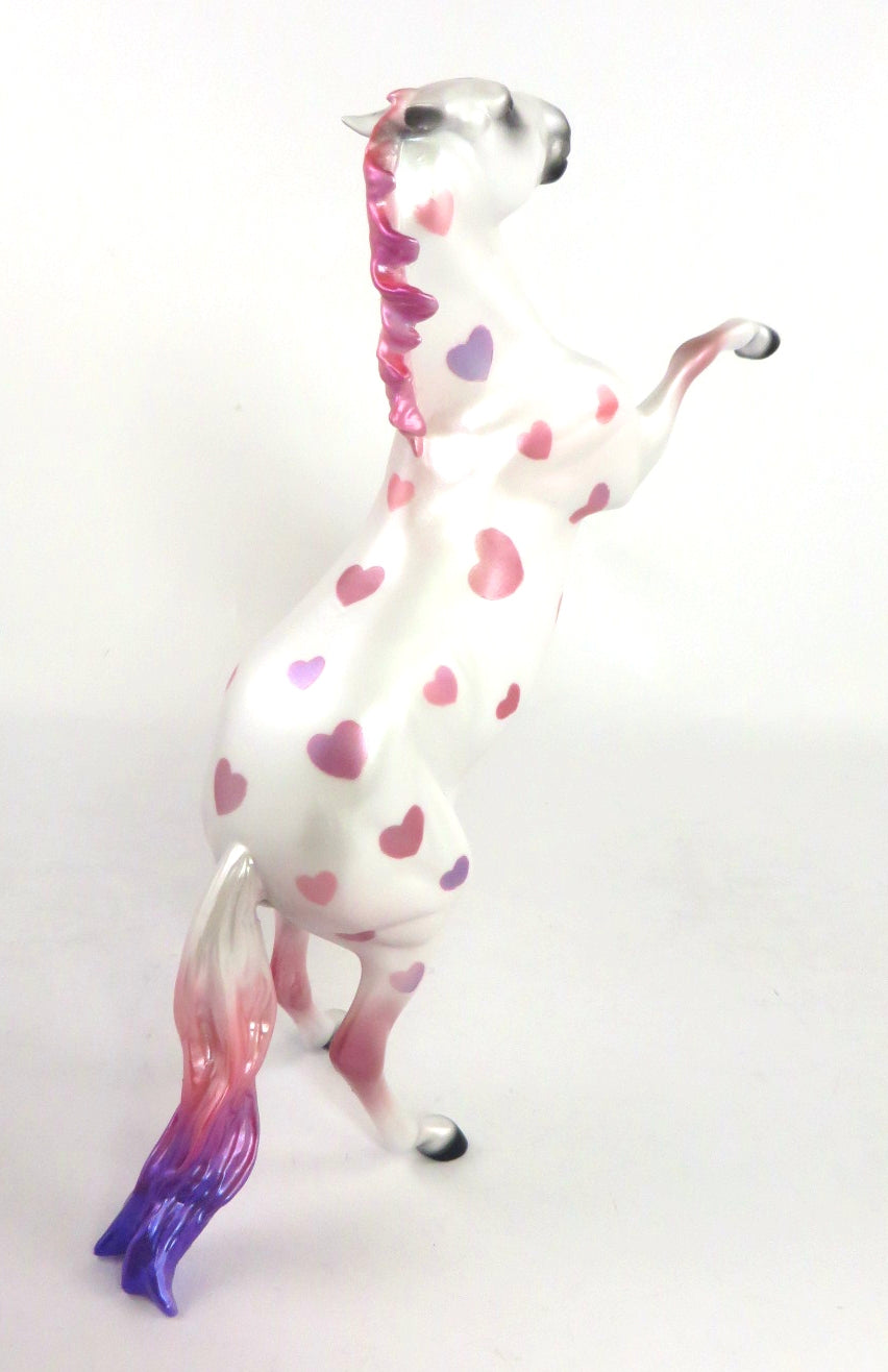 FLUTTER HEART-OOAK REARING HEART PEBBLES MODEL HORSE 2/13/20