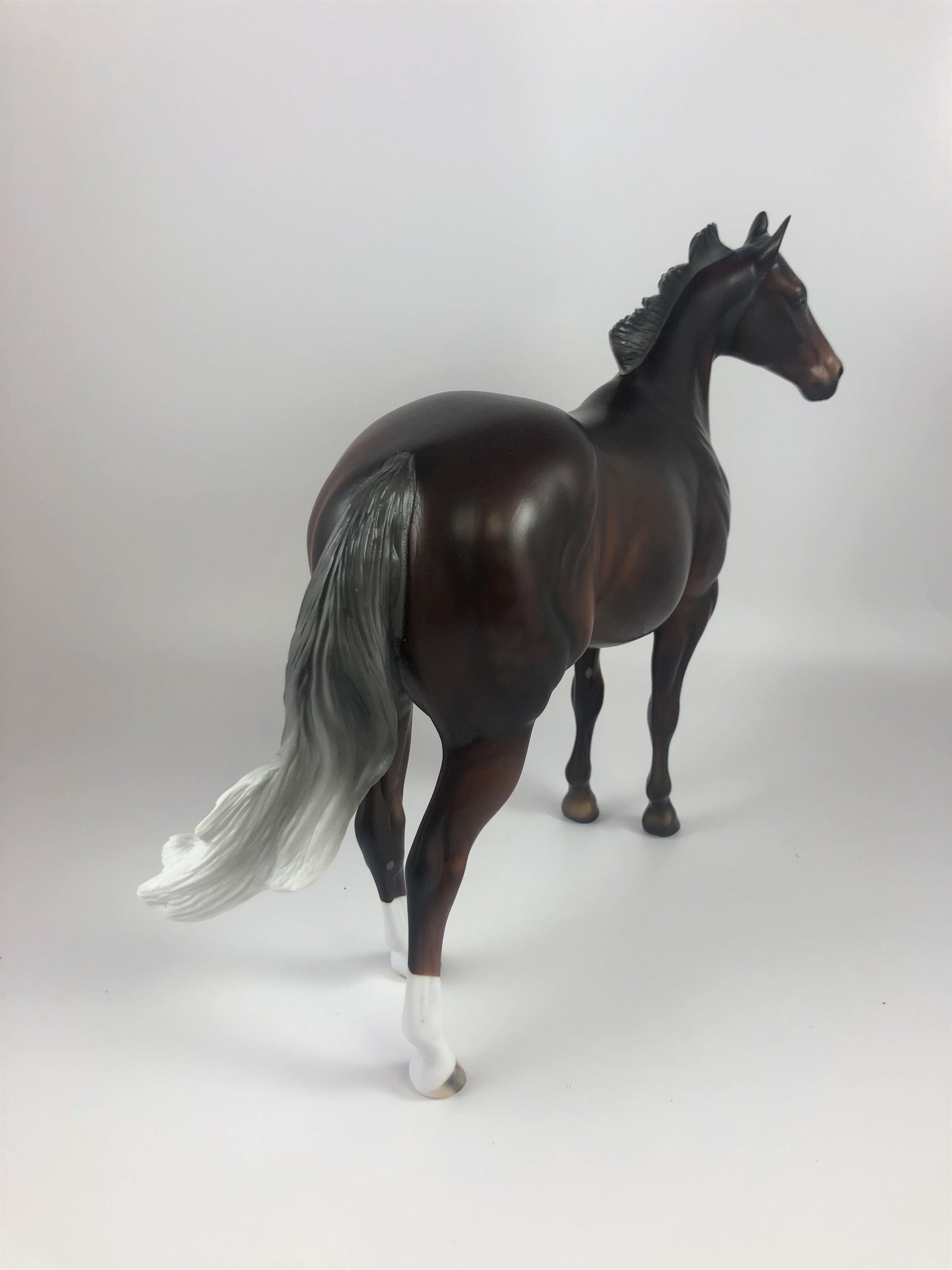 FLYING J-SILVER BAY ISH MODEL HORSE LHS 2019