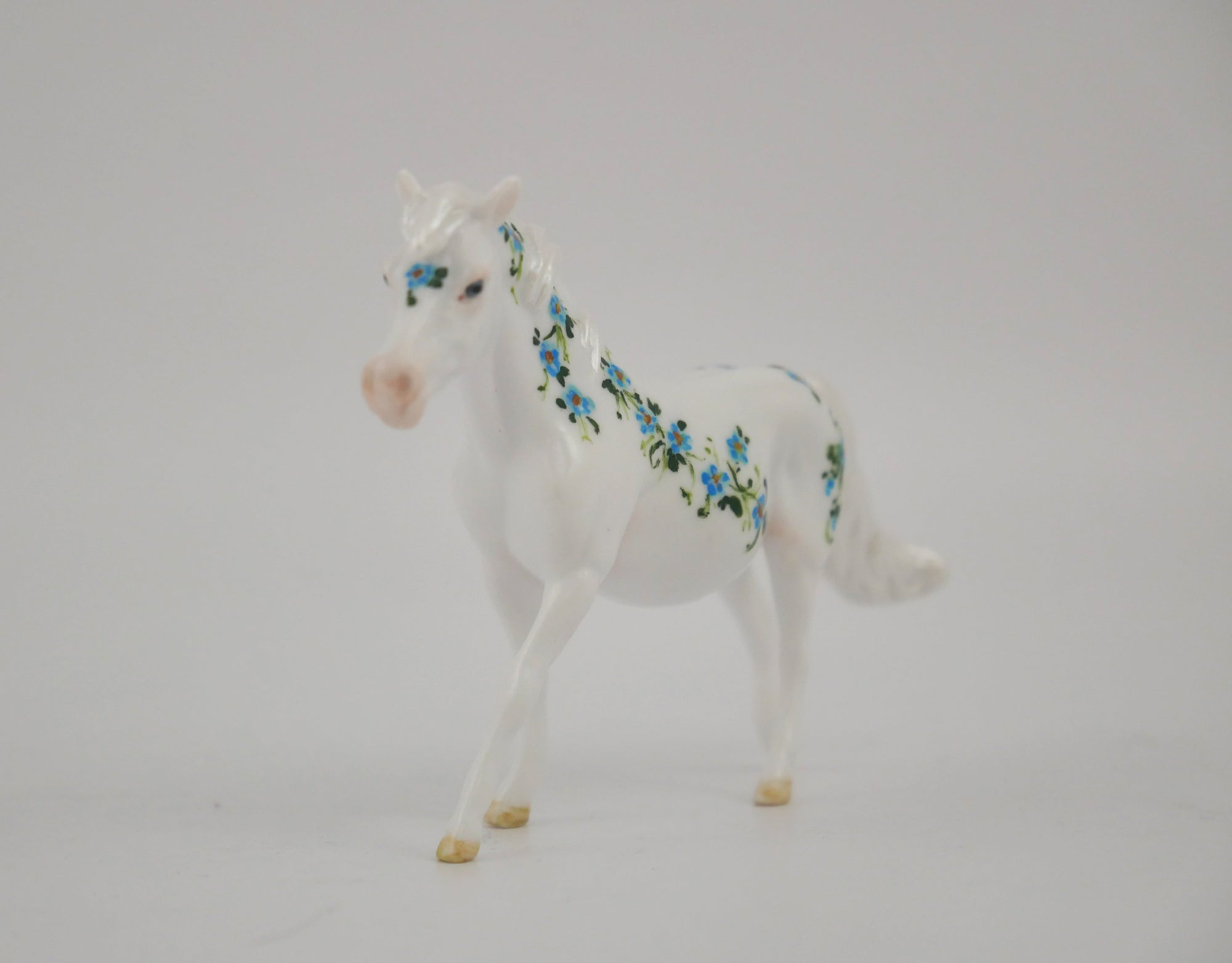 FORGET-ME-KNOT-ARTIST INSPIRED FEATURE PIECE BY ANDREA