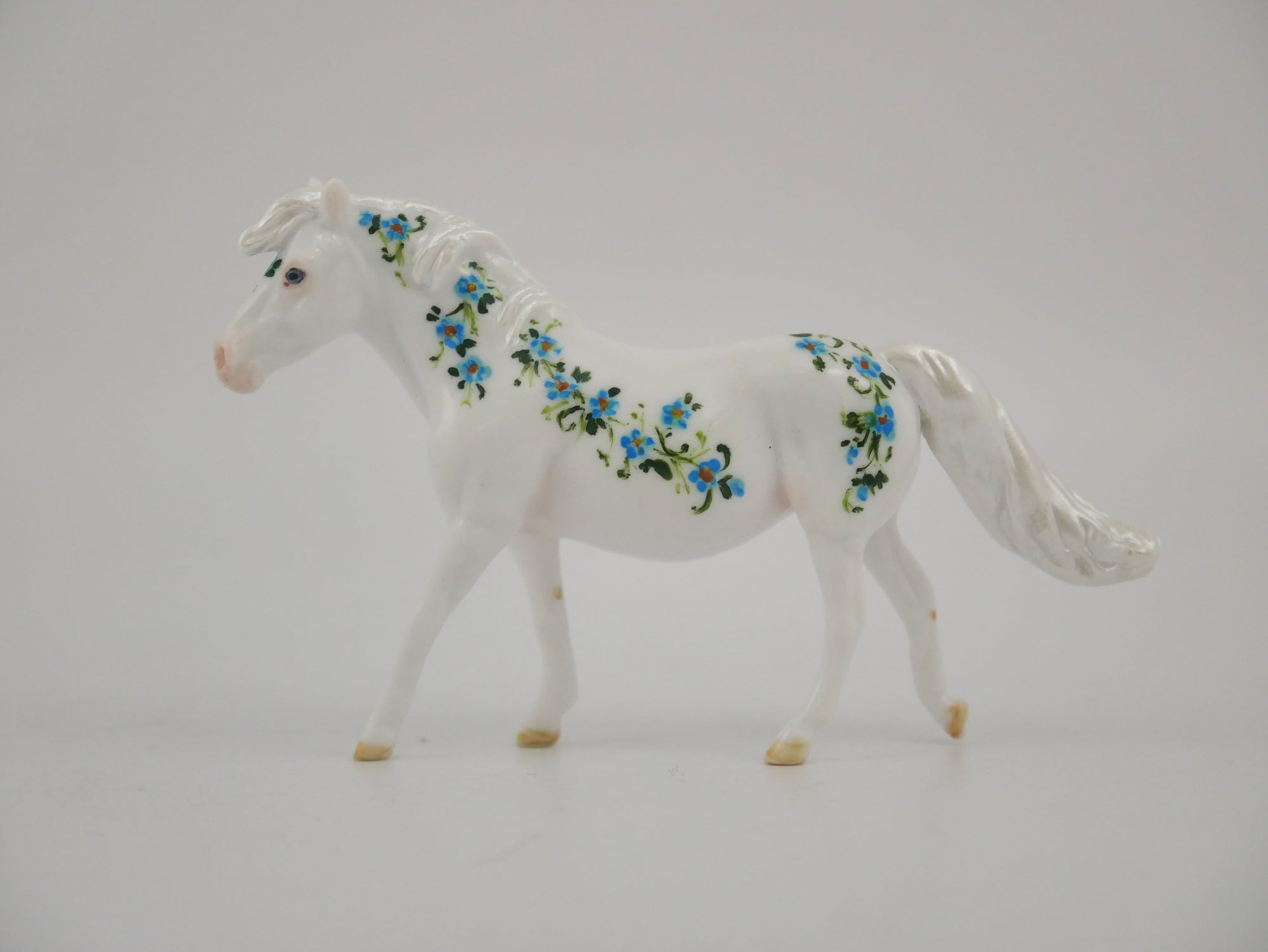 FORGET-ME-KNOT-ARTIST INSPIRED FEATURE PIECE BY ANDREA