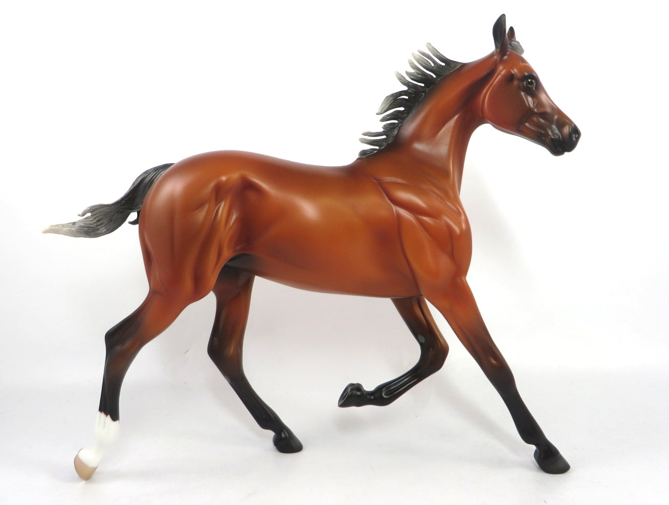 FORTITUDE-LE-4 SILVER BAY YEARLING MODEL HORSE SB 20