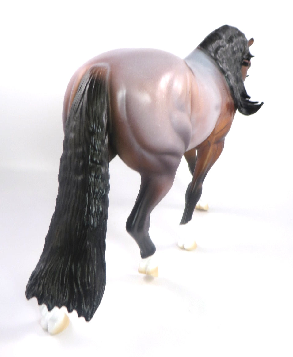 FUMBLE-LE-10 RED ROAN IRISH DRAFT MODEL HORSE SB 20