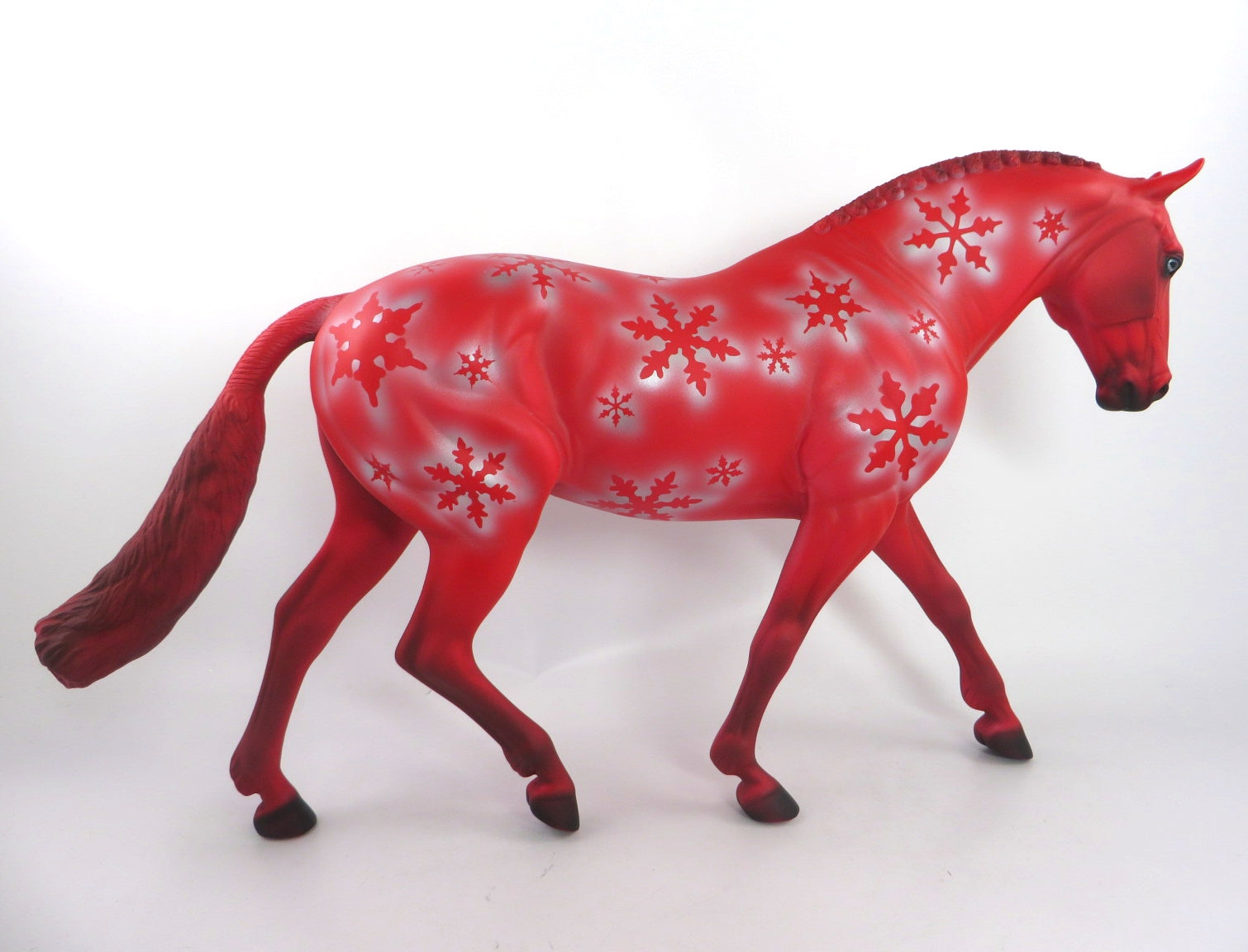 GARNET - OOAK RED SNOWFLAKE CHRISTMAS DECORATOR  IRISH DRAFT WHS19