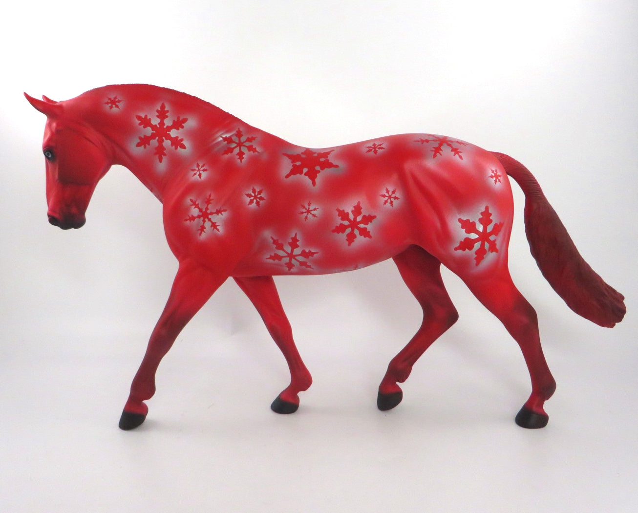 GARNET - OOAK RED SNOWFLAKE CHRISTMAS DECORATOR  IRISH DRAFT WHS19