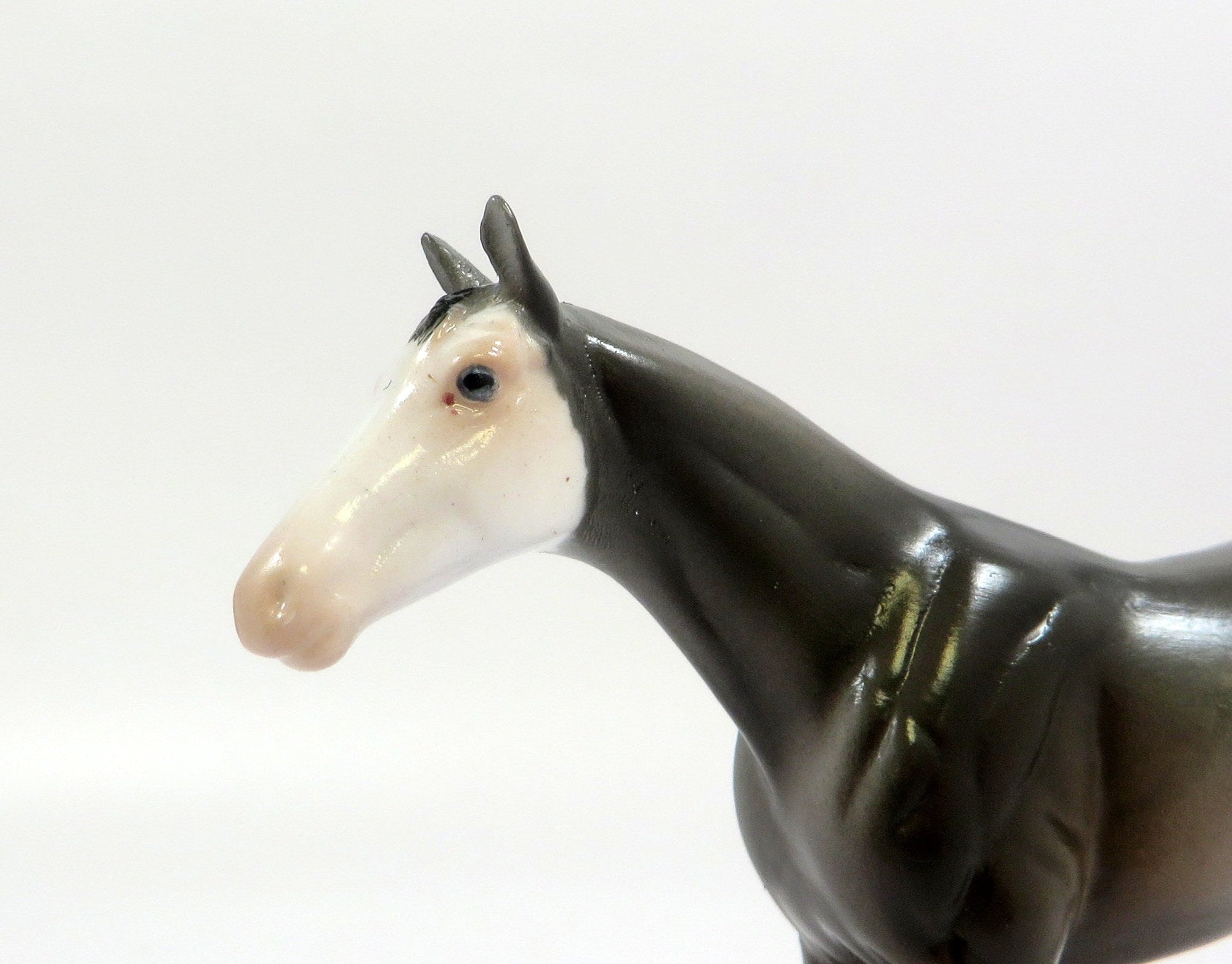 GARTH-OOAK GREY THOROUGHBRED CHIP MODEL HORSE EQ 19