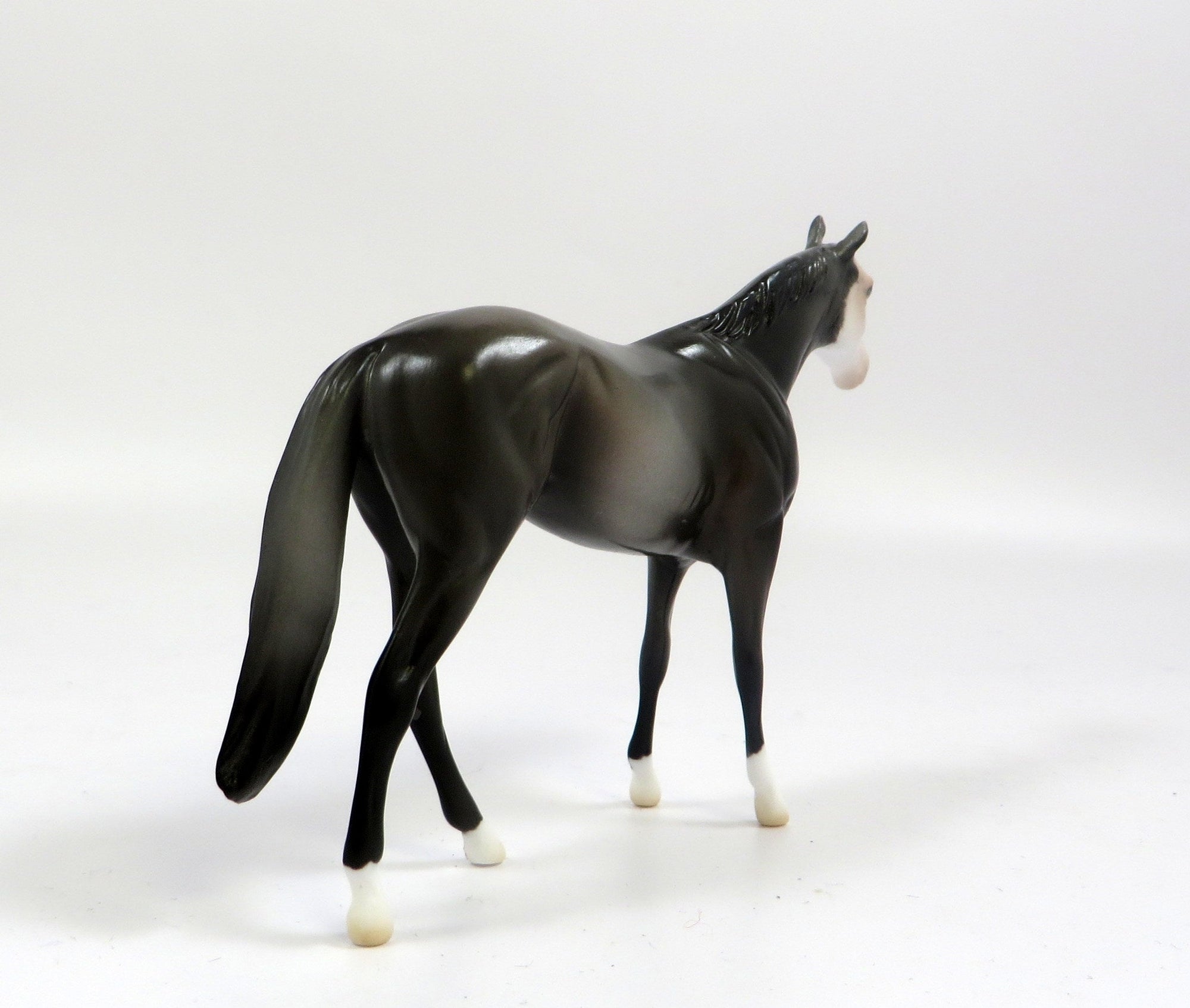 GARTH-OOAK GREY THOROUGHBRED CHIP MODEL HORSE EQ 19