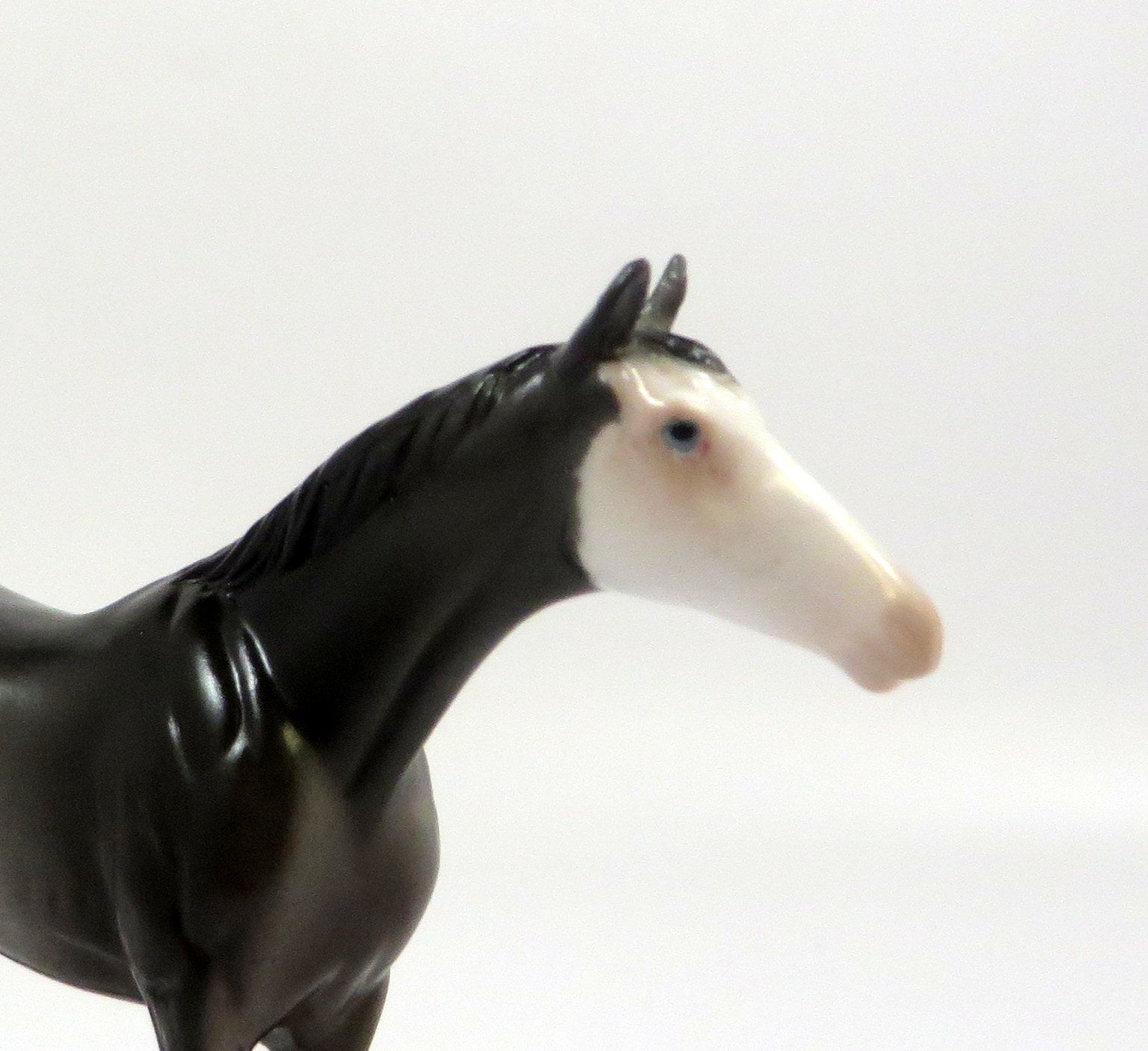 GARTH-OOAK GREY THOROUGHBRED CHIP MODEL HORSE EQ 19