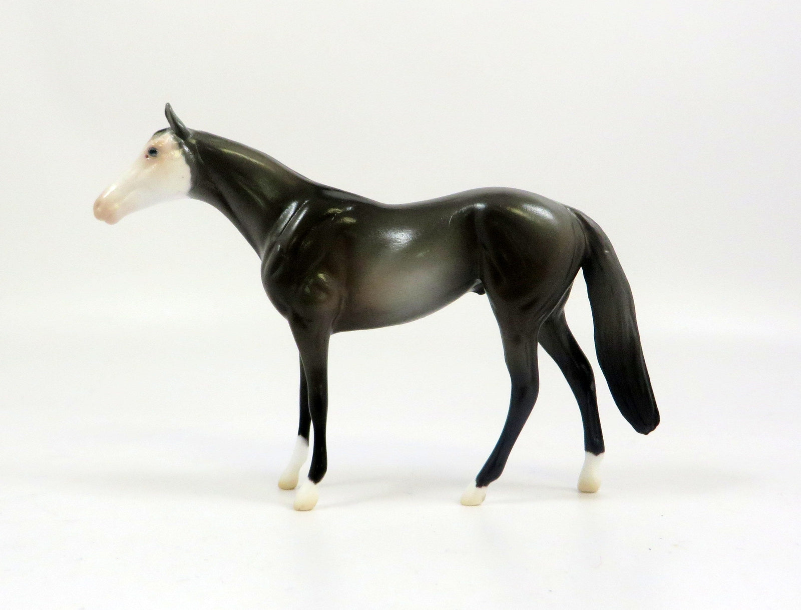 GARTH-OOAK GREY THOROUGHBRED CHIP MODEL HORSE EQ 19