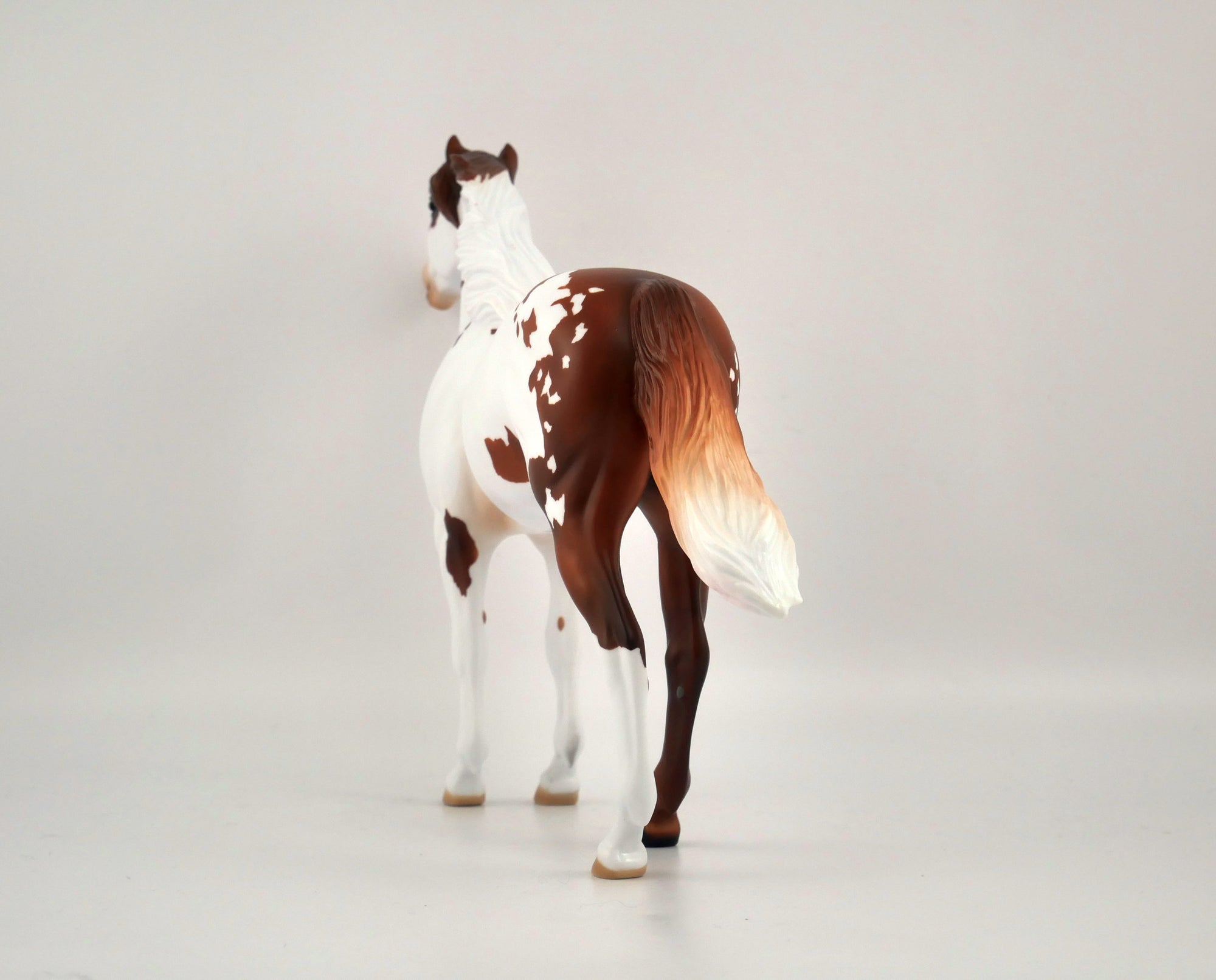 GINGERY-OOAK CHESTNUT PINTO MUSTANG