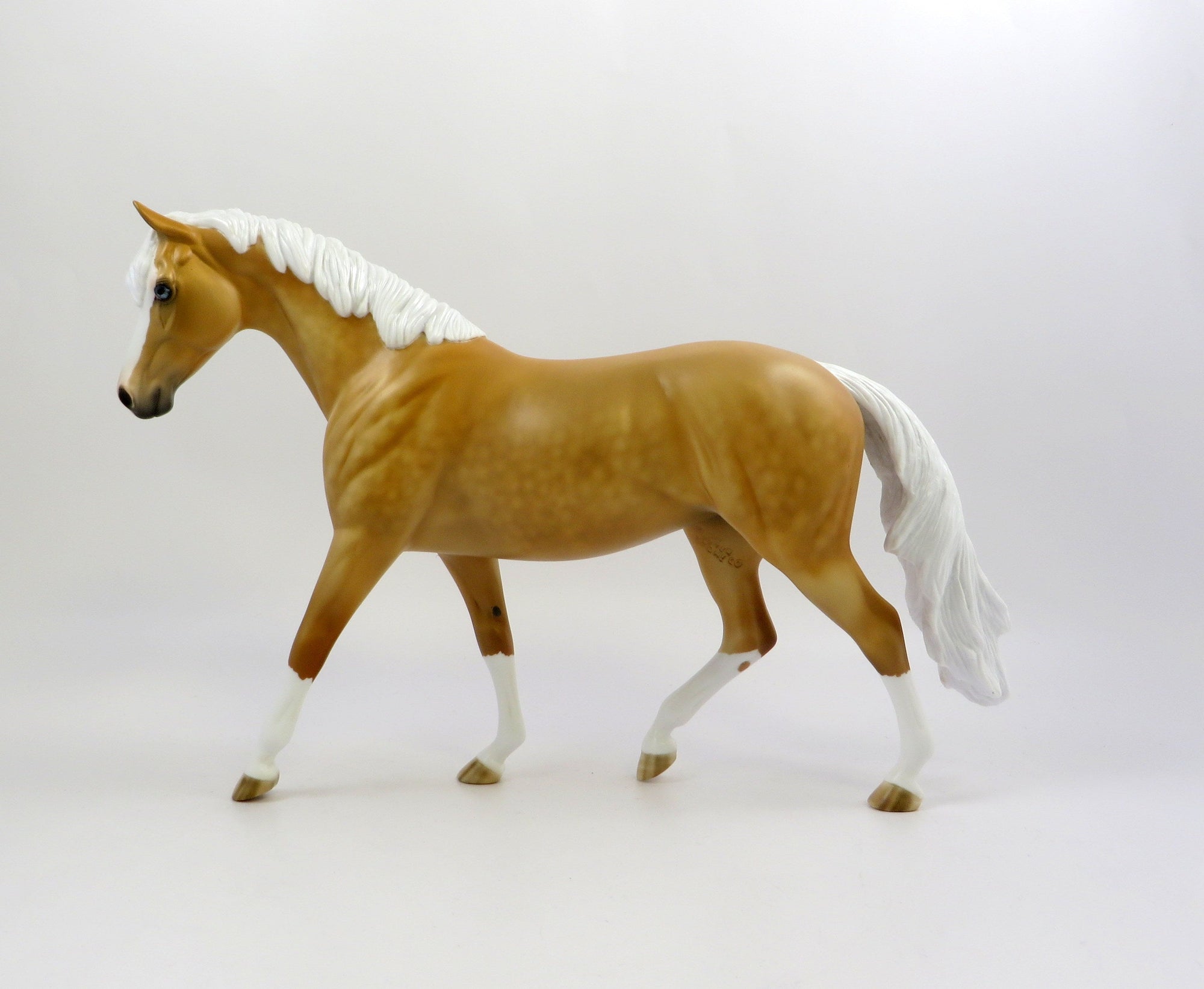 GUINEVERE-LE10 DAPPLE PALOMINO PONY MODEL HORSE EQ 2019