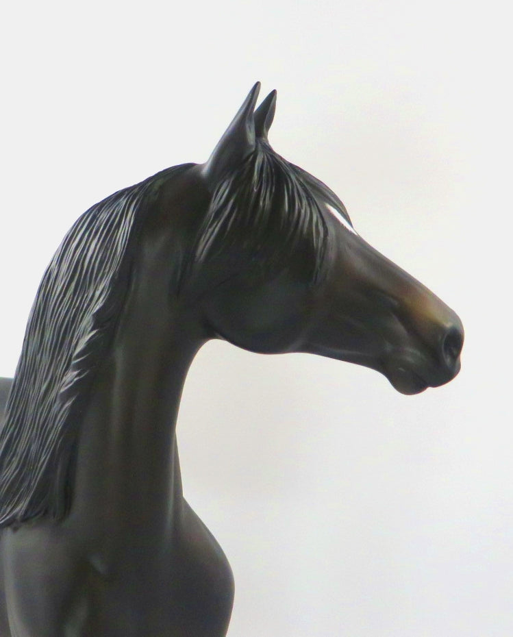 GUS -OOAK BLACK BAY MORGAN BY SHERYL LEISURE WHS19