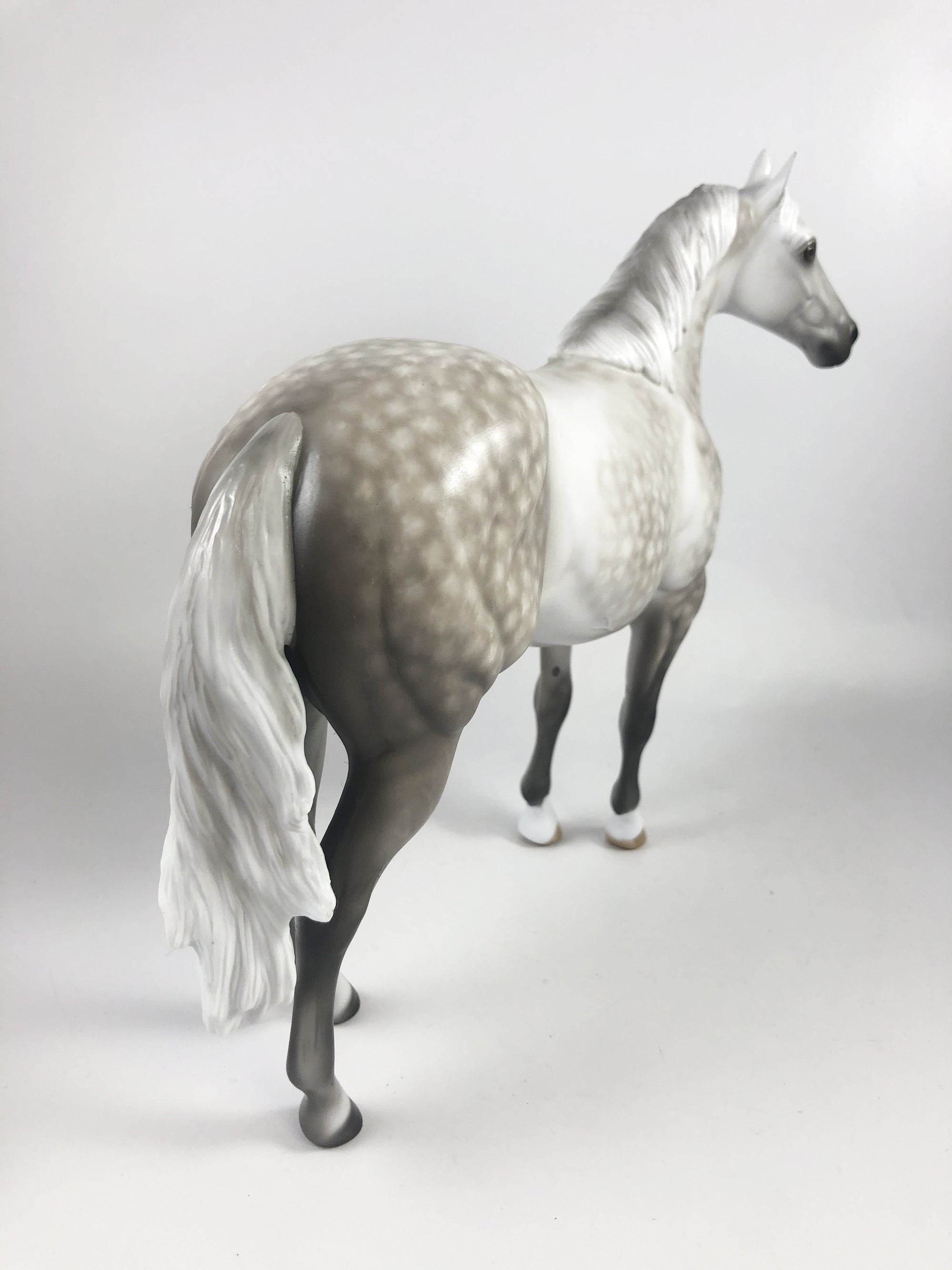 HAUNTING IT-OOAK DAPPLE GREY ISH MODEL HORSE BY SHERYL LEISURE MM 19