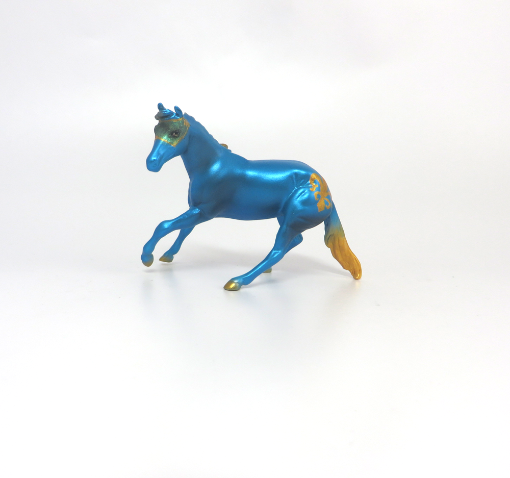 FLUER DE LIS- OOAK MARDI GRAS DECORATOR CALF AND CUTTER CHIPS BY AMANDA HOSTETLER 3-5-19