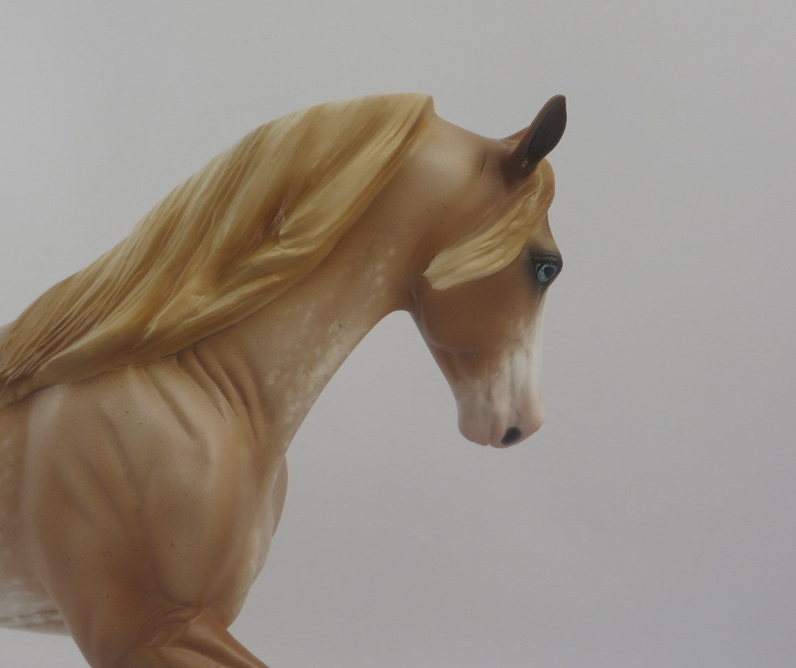 TOP NOTCH-OOAK CHESTNUT SABINO TENNESSEE WALKER MODEL HORSE BY SHERYL LEISURE 8/10/20