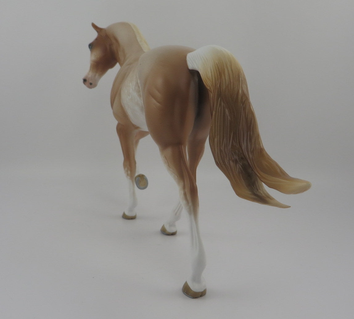 TOP NOTCH-OOAK CHESTNUT SABINO TENNESSEE WALKER MODEL HORSE BY SHERYL LEISURE 8/10/20