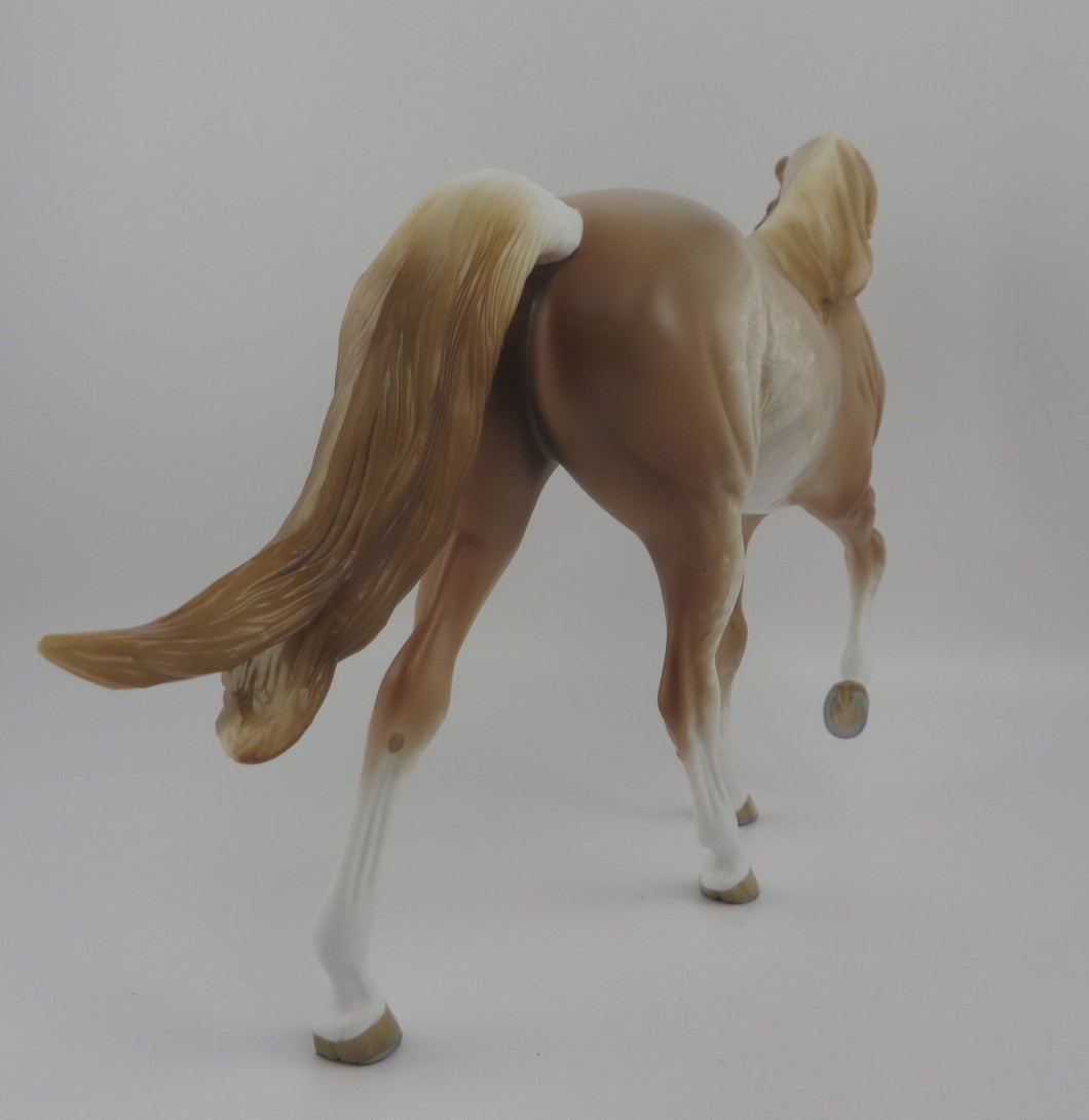 TOP NOTCH-OOAK CHESTNUT SABINO TENNESSEE WALKER MODEL HORSE BY SHERYL LEISURE 8/10/20