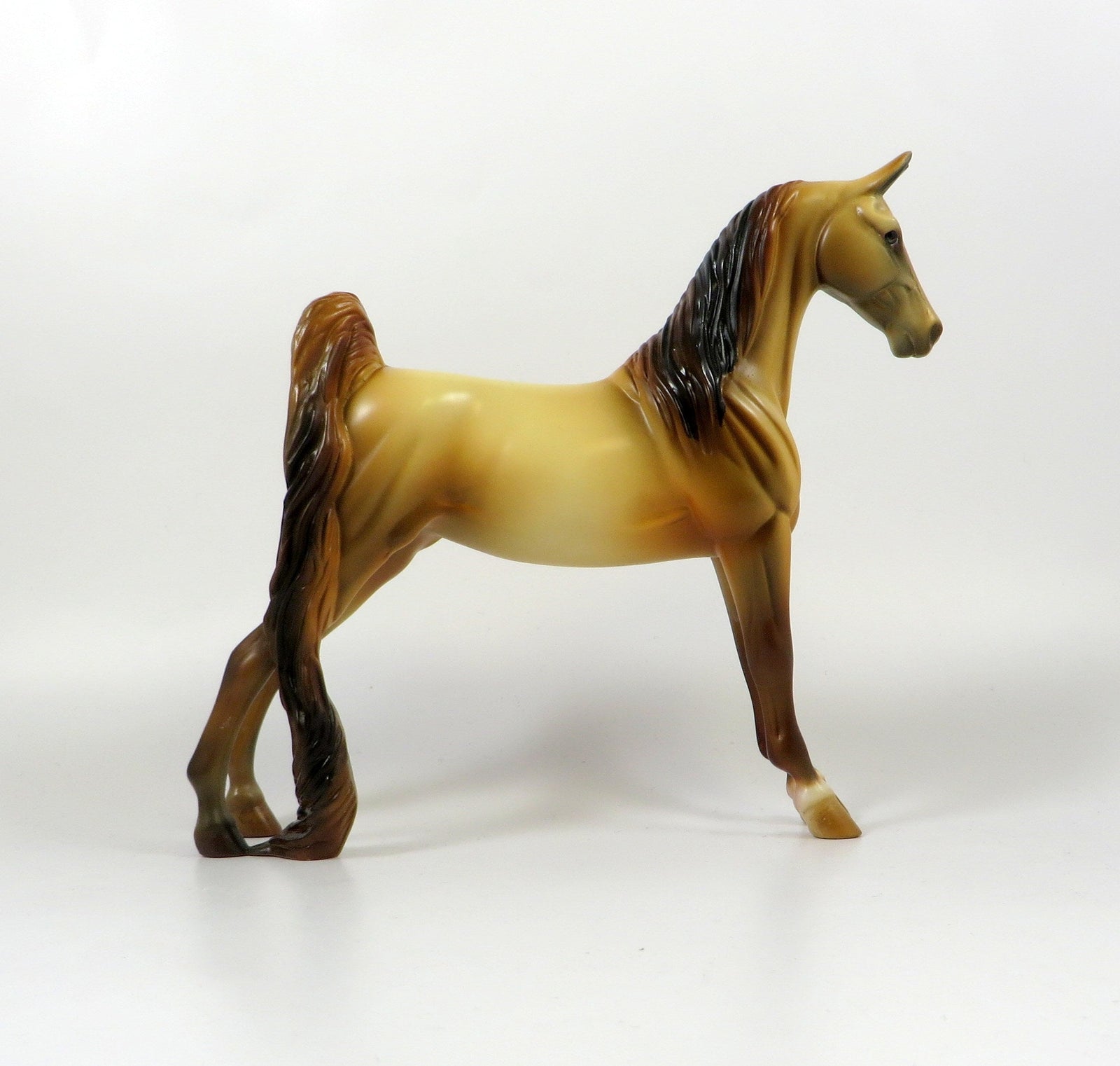 WILLS-OOAK AMBER CHAMPANGE SADDLEBRED PEBBLE MODEL HORSE 8/6/19