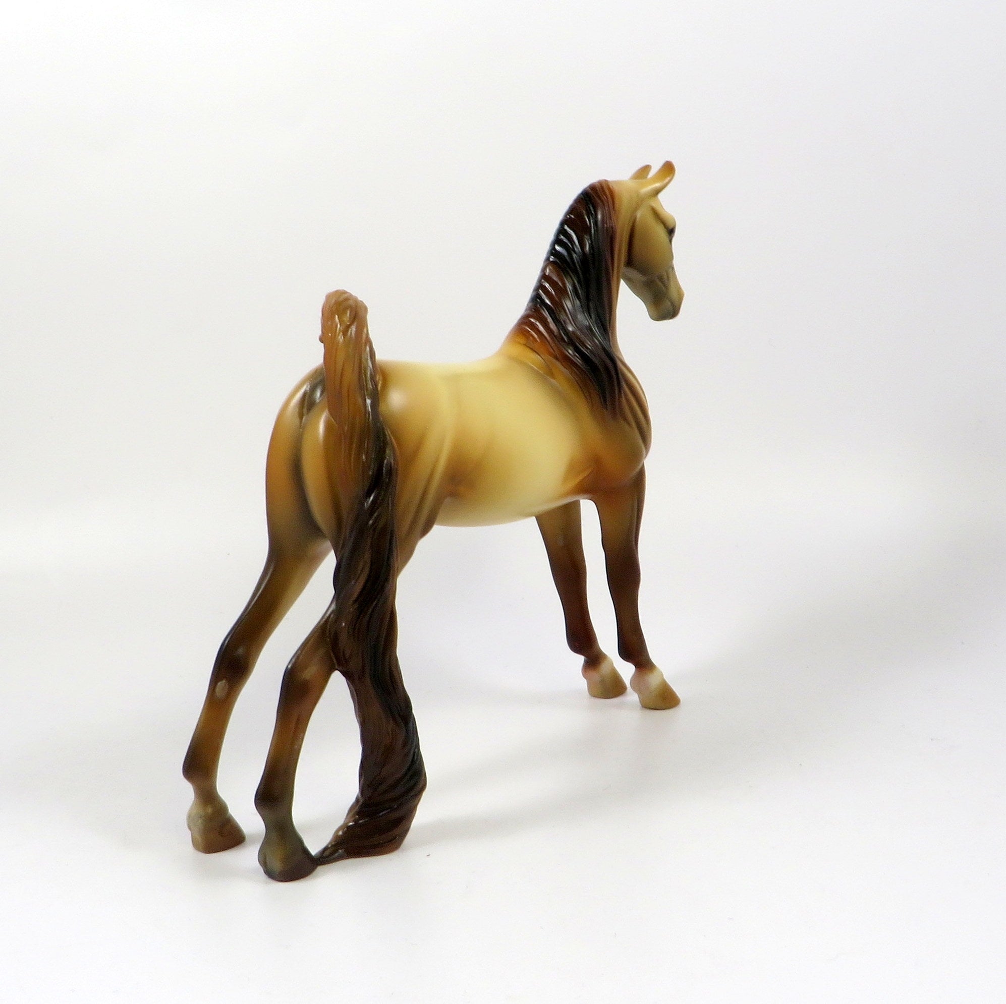 WILLS-OOAK AMBER CHAMPANGE SADDLEBRED PEBBLE MODEL HORSE 8/6/19