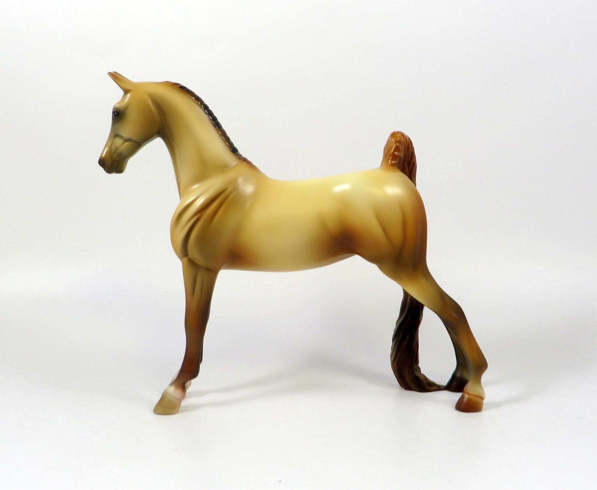WILLS-OOAK AMBER CHAMPANGE SADDLEBRED PEBBLE MODEL HORSE 8/6/19