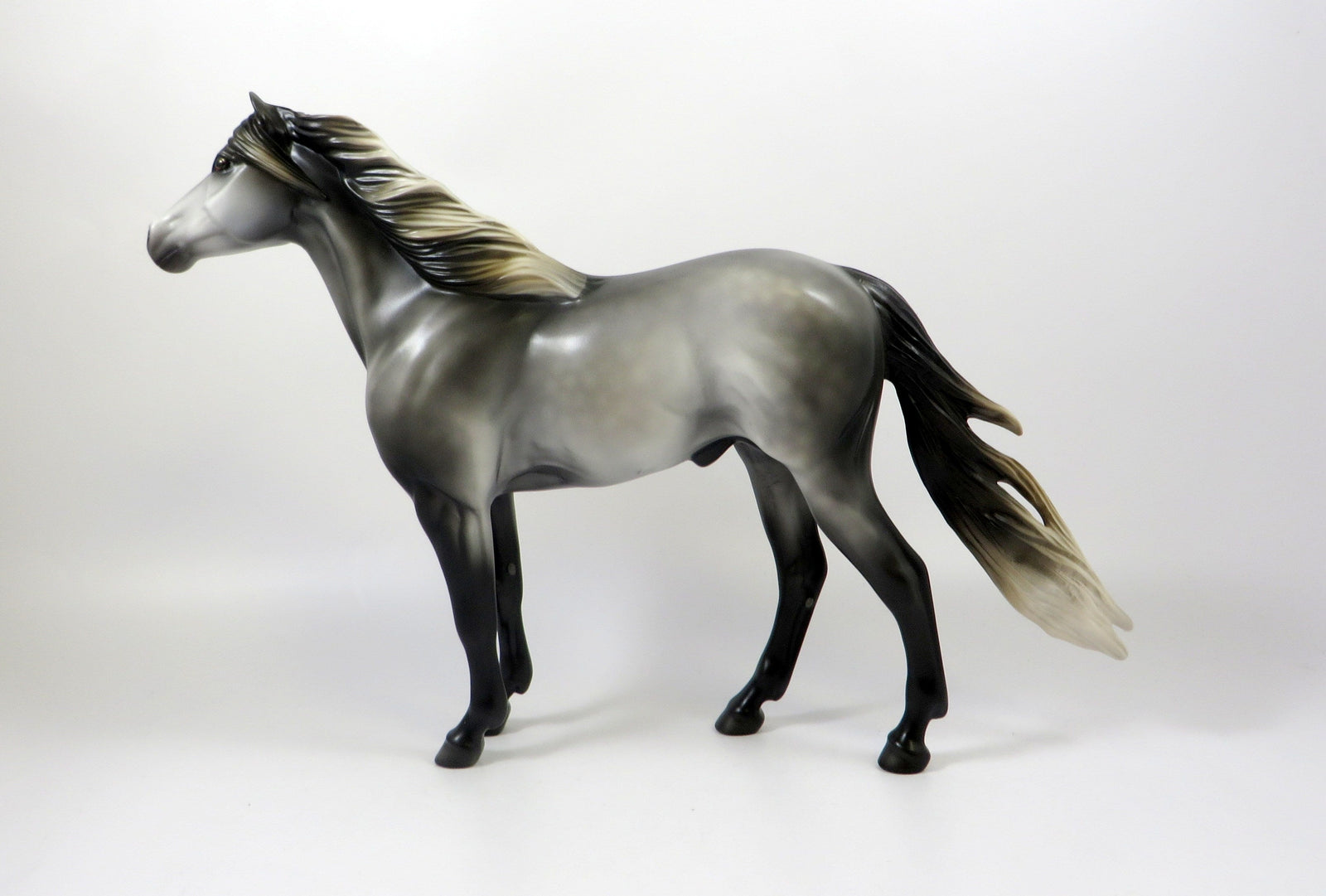 FIDLER-OOAK DARK DAPPLE GREY SPANISH MUSTANG MODEL HORSE 8/6/19