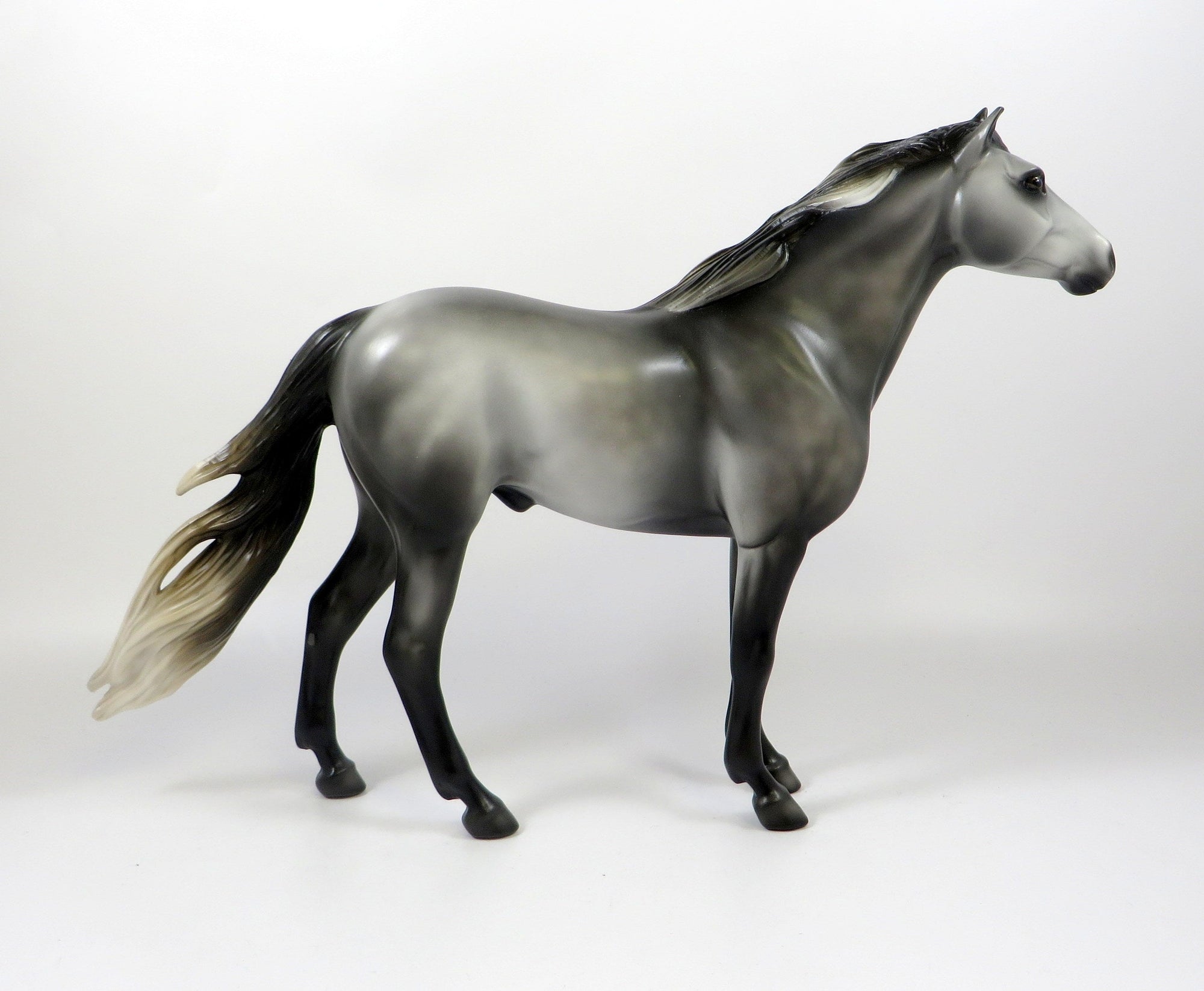 FIDLER-OOAK DARK DAPPLE GREY SPANISH MUSTANG MODEL HORSE 8/6/19