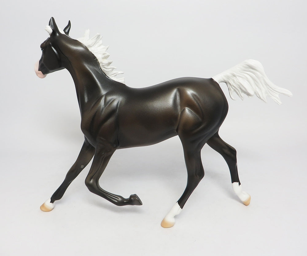 PURE POETRY-OOAK CM CHOCOLATE CHESTNUT ARABIAN YEARLING MODEL HORSE BY AMANDA EQ 2018