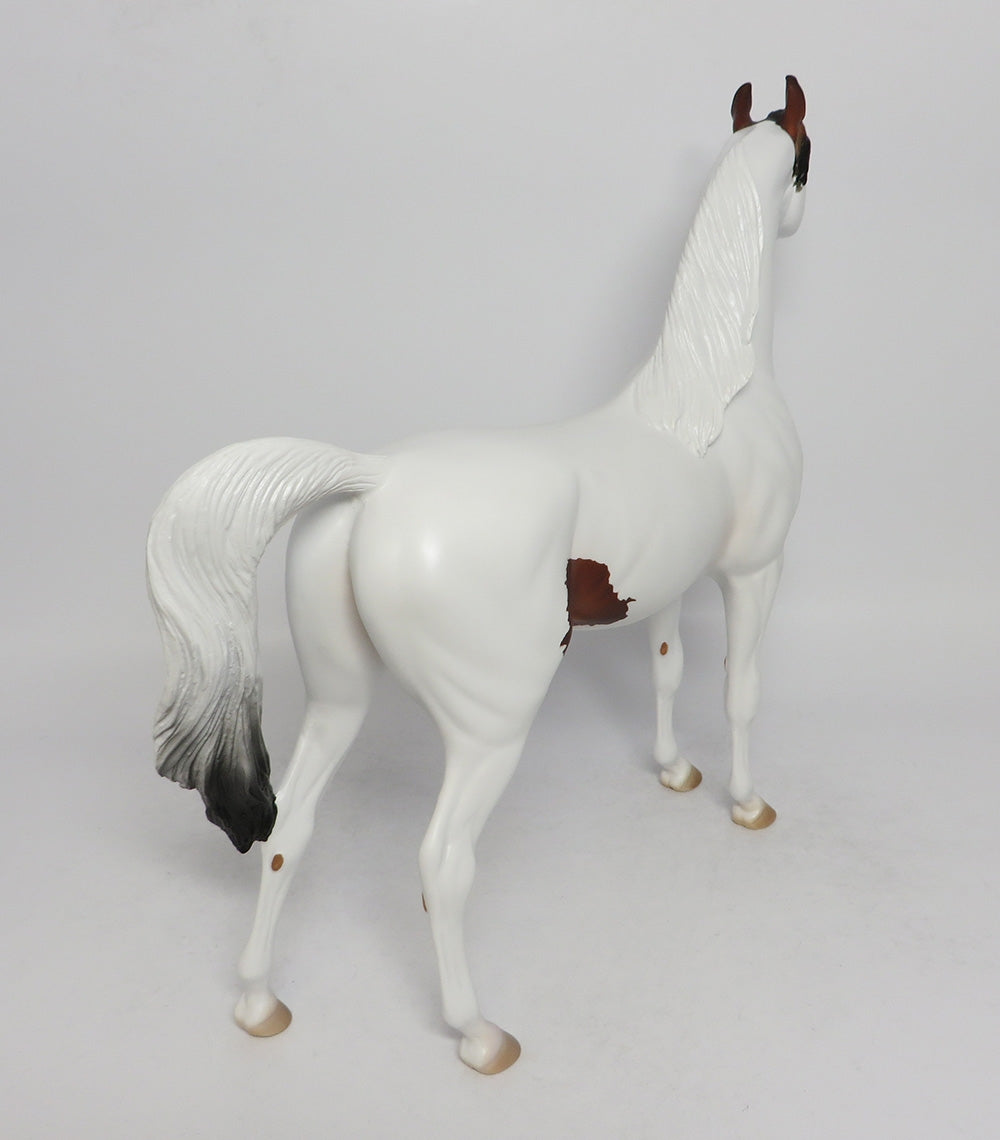 COWBOY HAT-OOAK BAY MEDICINE HAT ARABIAN MODEL HORSE BY CARRIE KELLER EQ 2018
