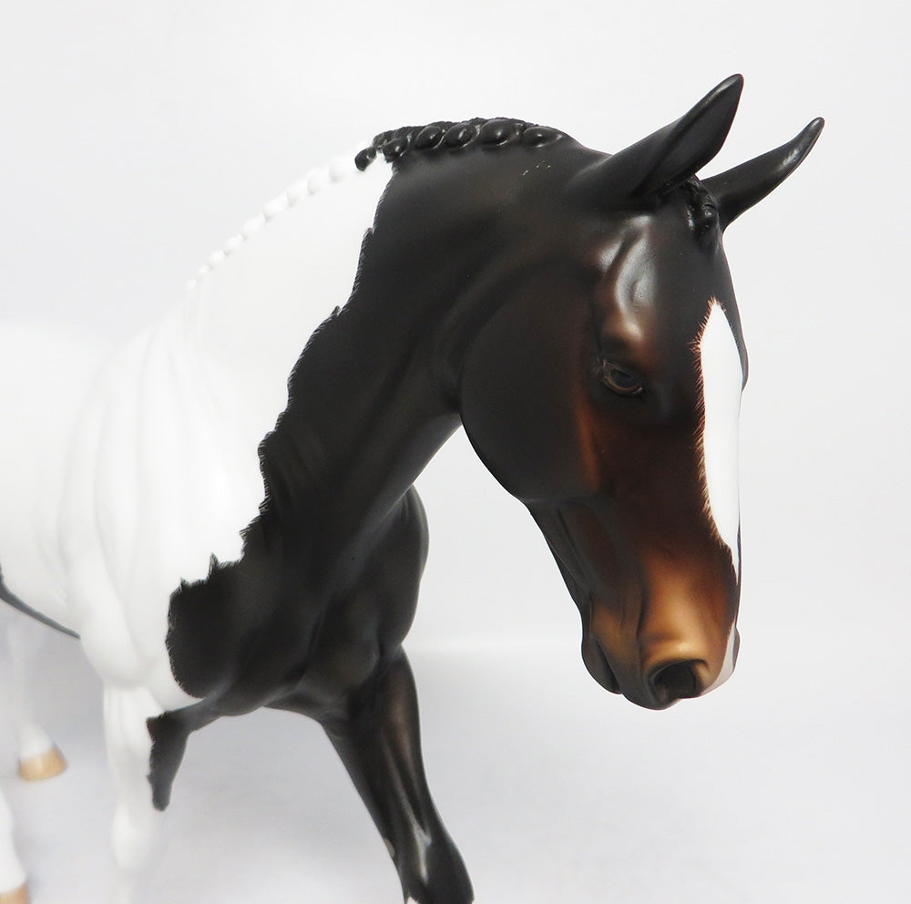 DOOBIE-OOAK ETCHED BAY PINTO IRISH DRAUGHT MODEL HORSE BY CARRIE KELLER EQ 2018