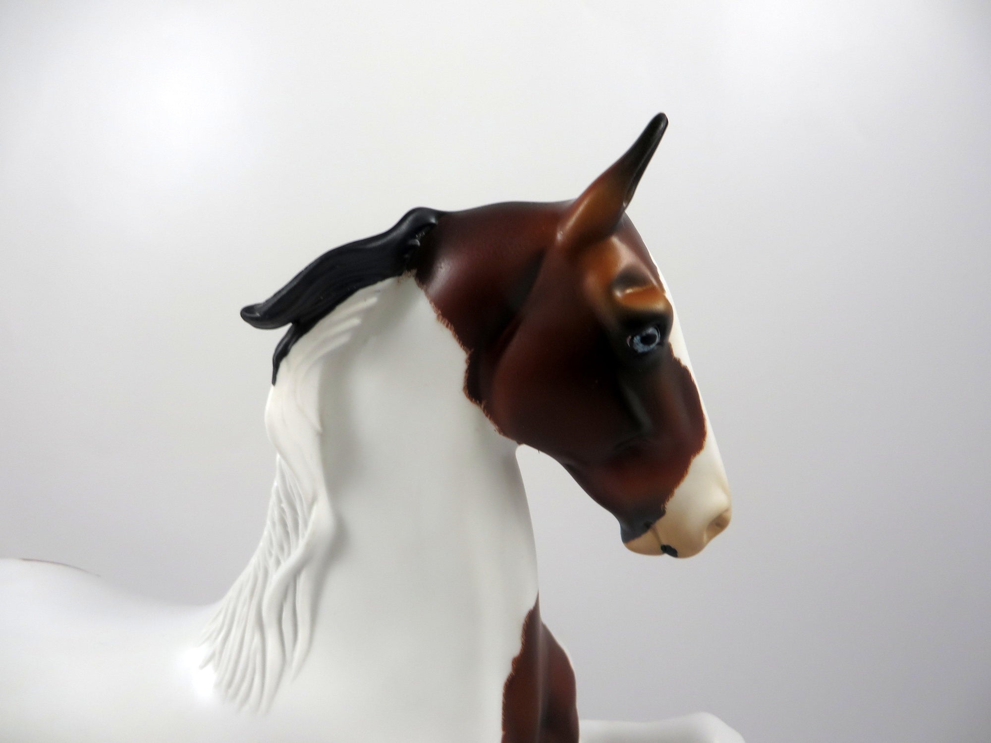MAVERICK-OOAK ETCHED DAPPLE BAY SADDLEBRED MODEL HORSE 8/15/19